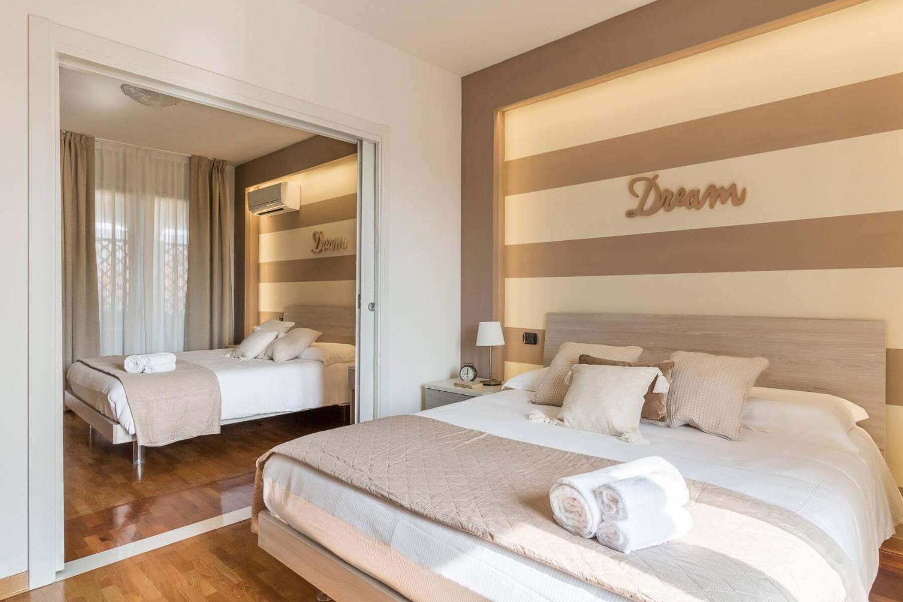 Quadruple Room with Private External Bathroom - Photo 18