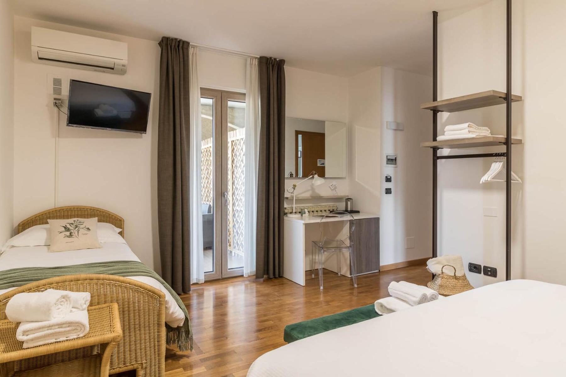 Double Room with Spa Bath - Photo 6