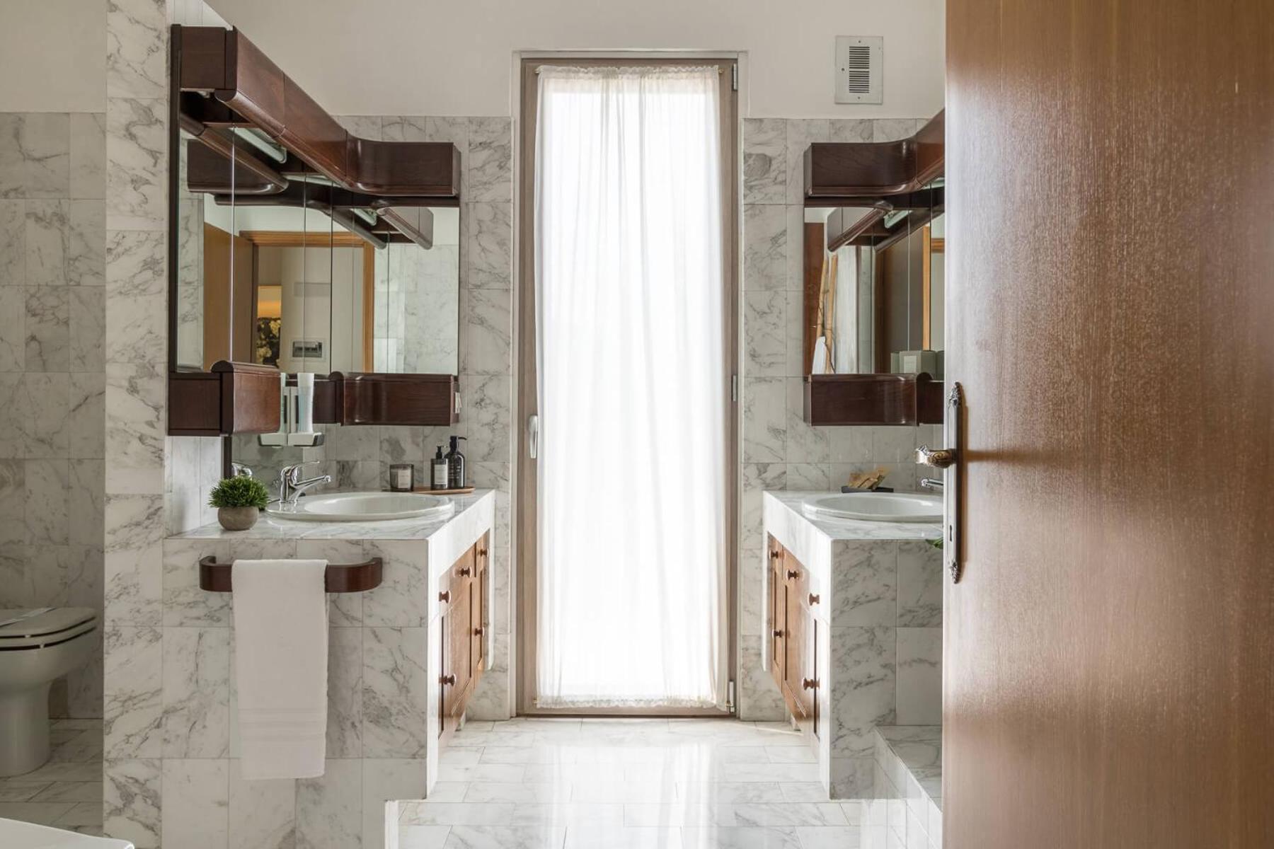Double Room with Spa Bath - Photo 8