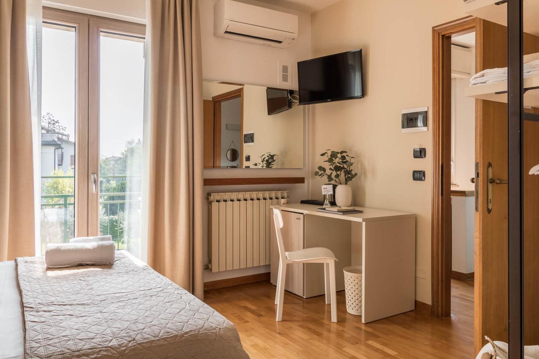 Quadruple Room with Private External Bathroom - Photo 16