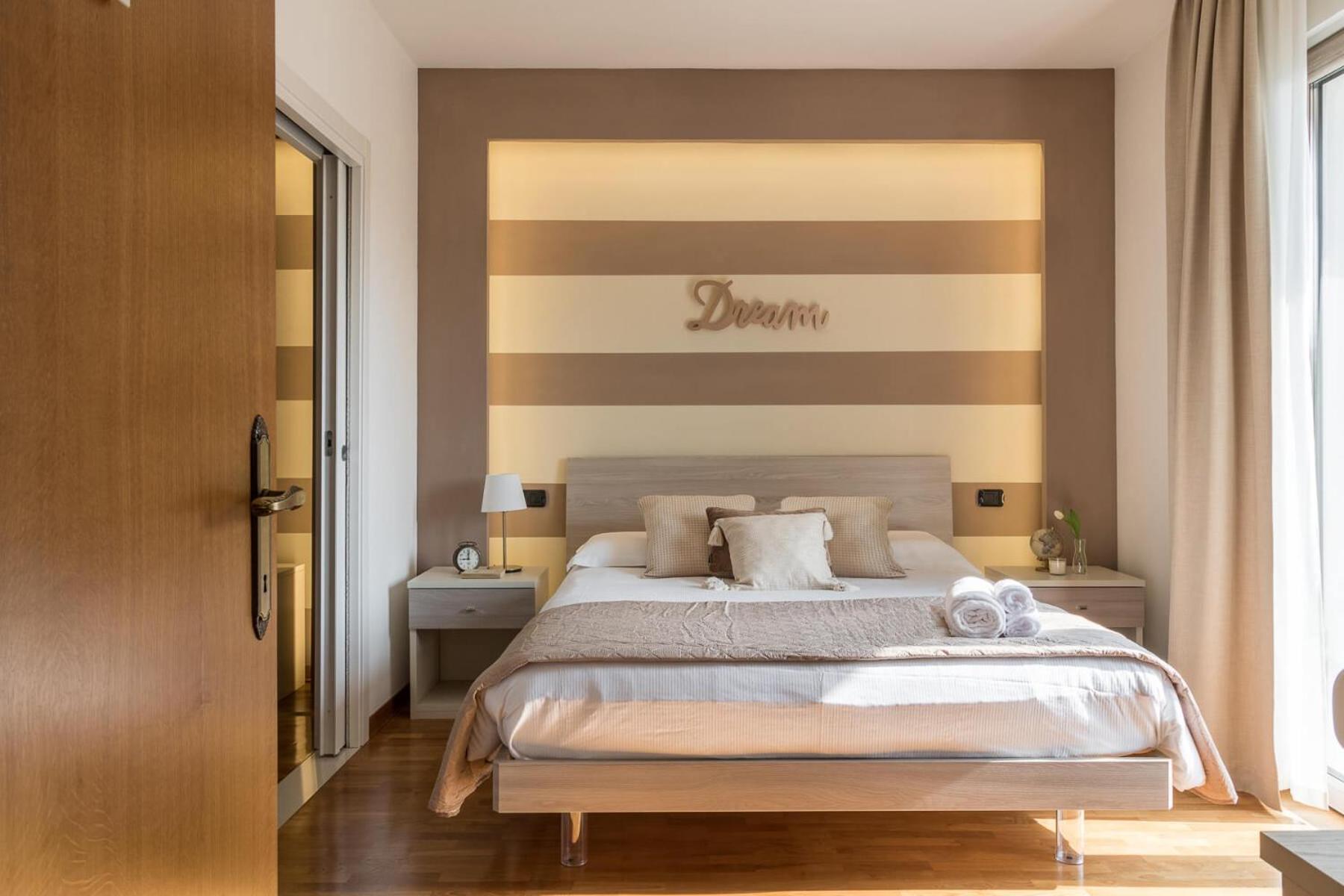 Quadruple Room with Private External Bathroom - Photo 13