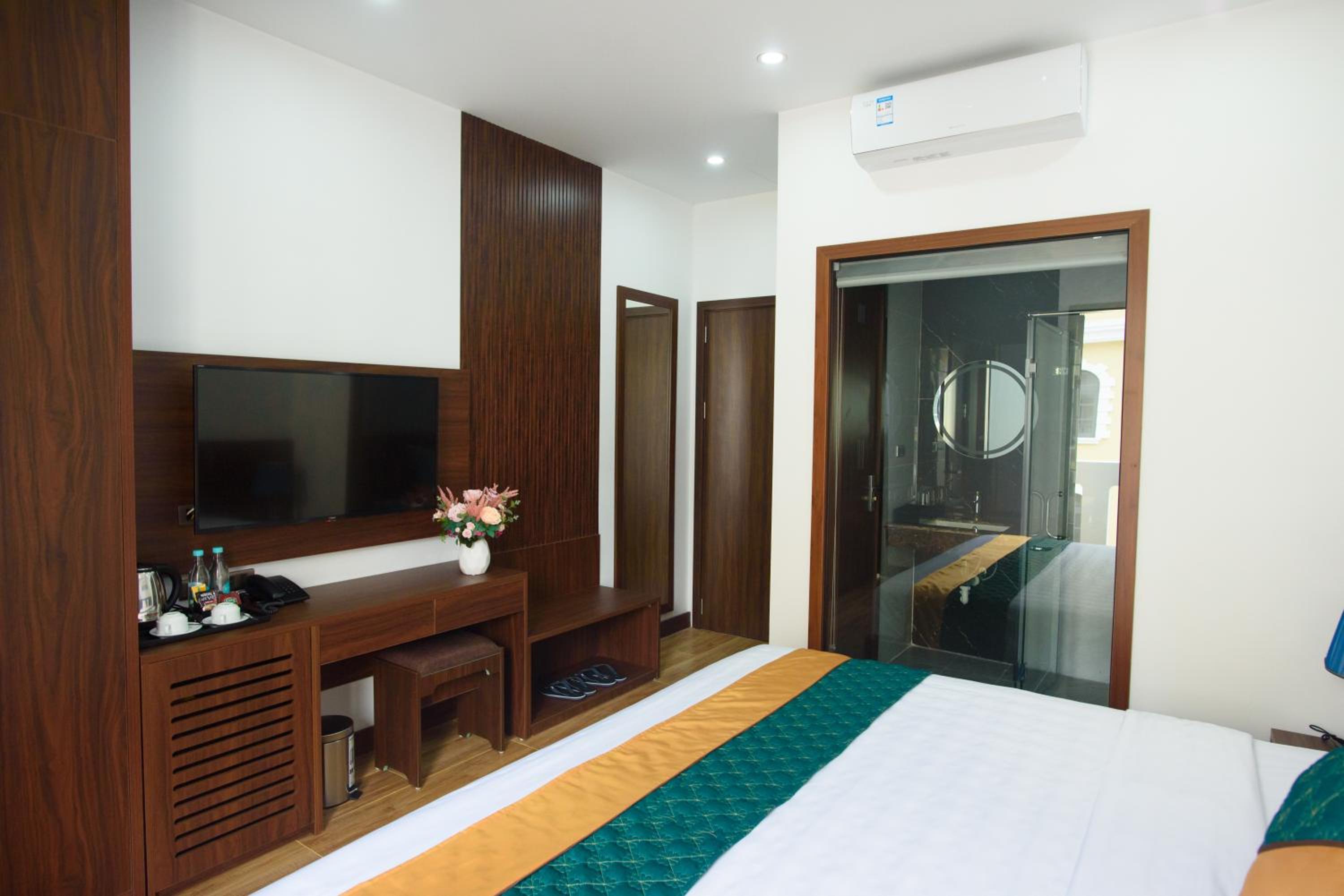 Deluxe Double Room with Extra Bed