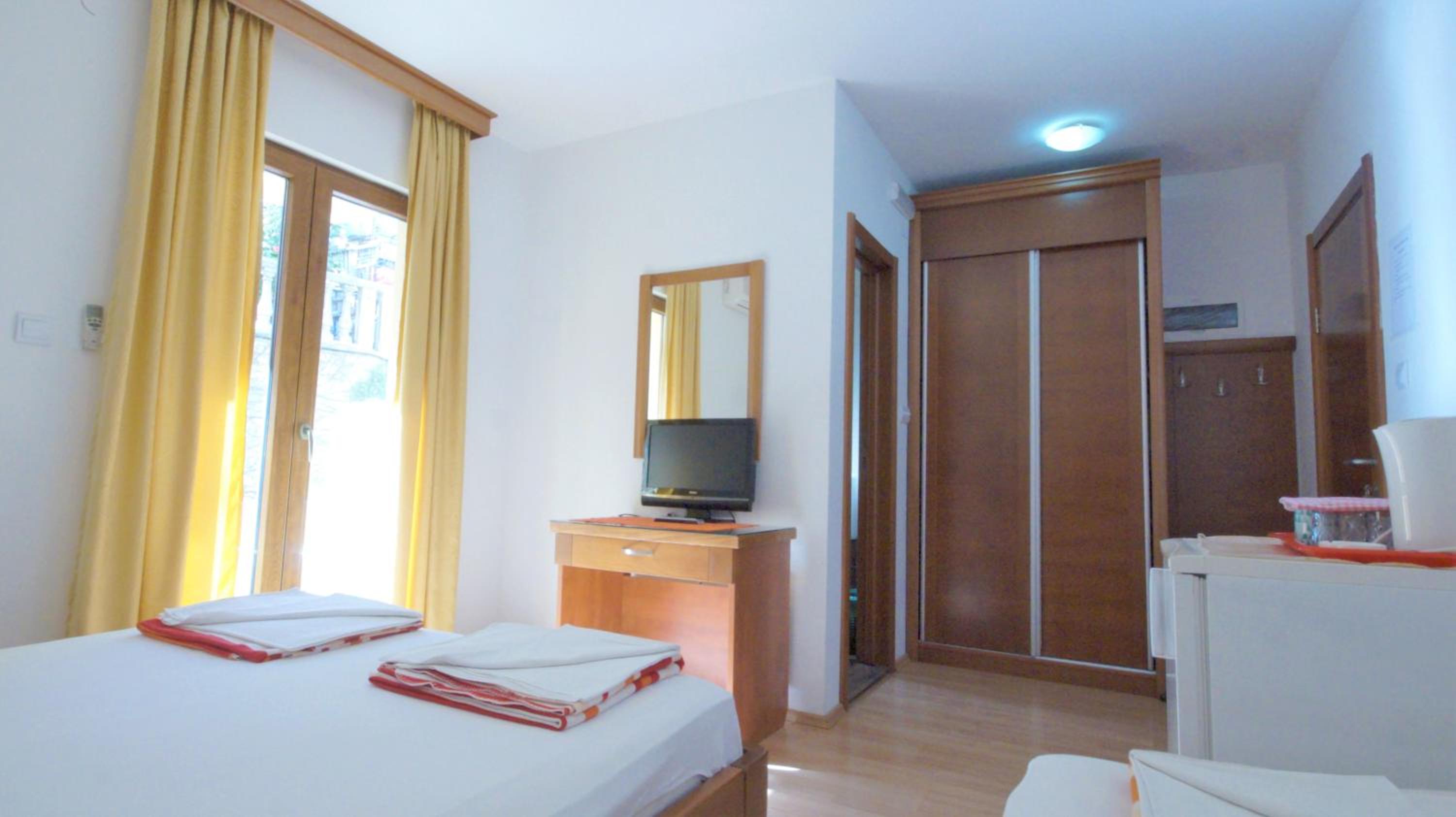 Triple Room with Terrace photo 2