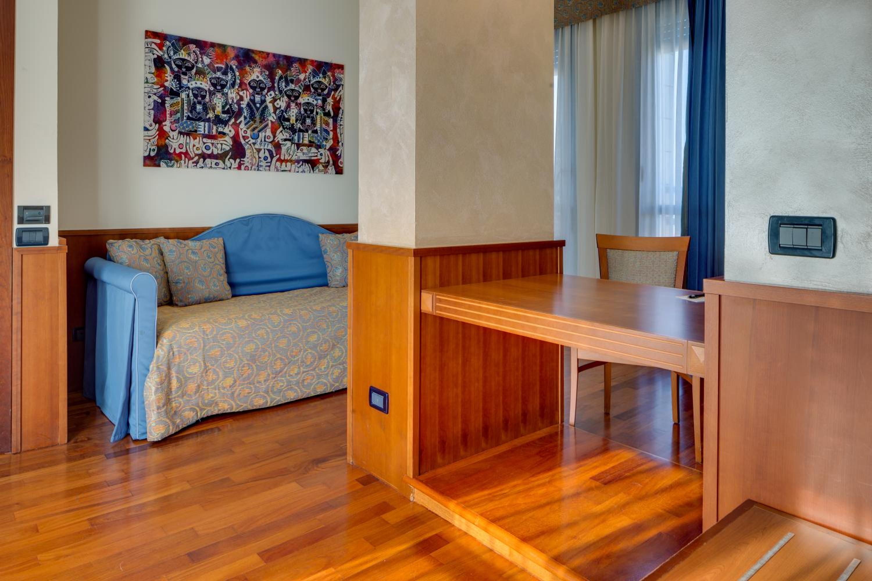 Family Room (2 Adults + 2 Children)