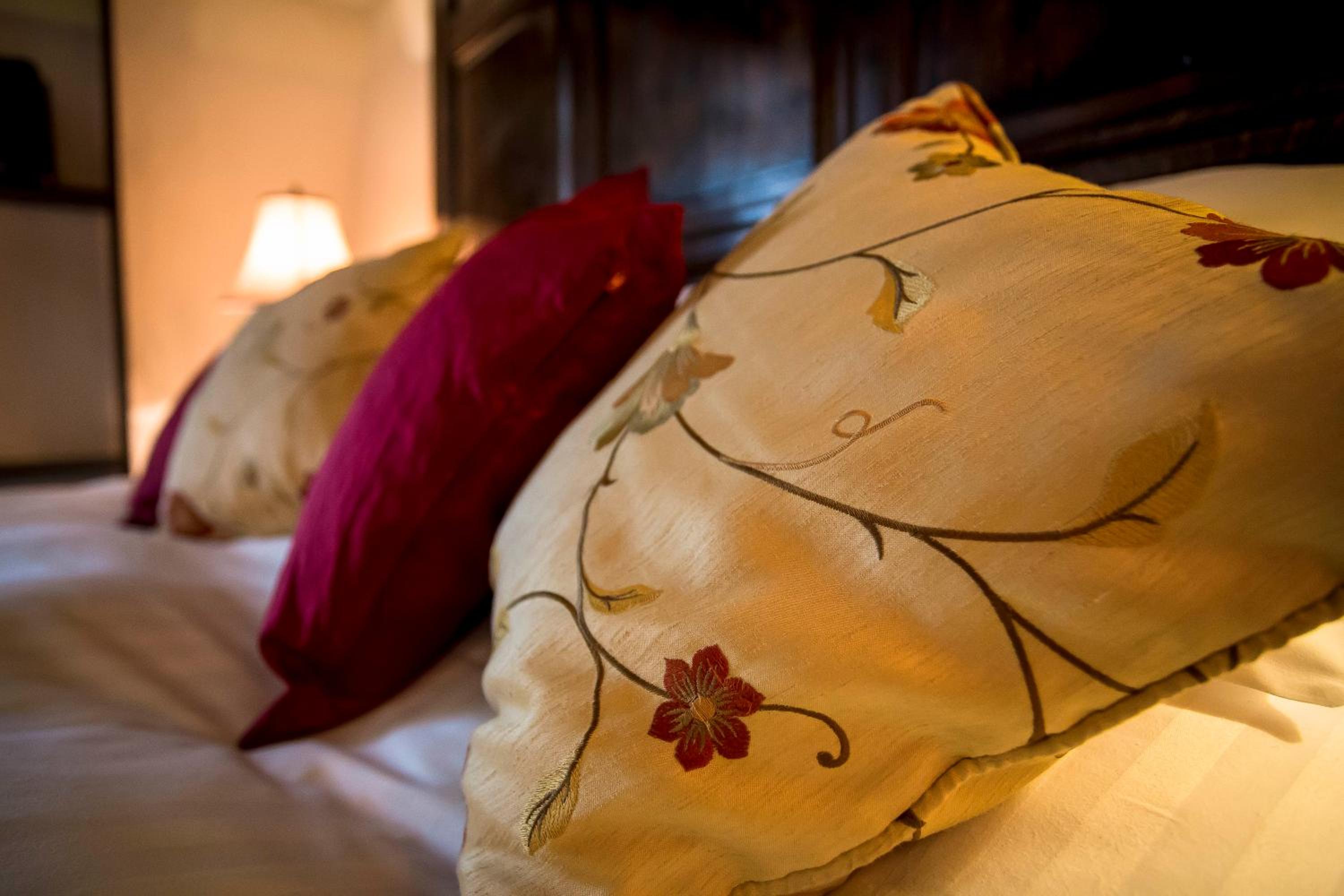 Black Boy Inn Four Poster - Photo 5