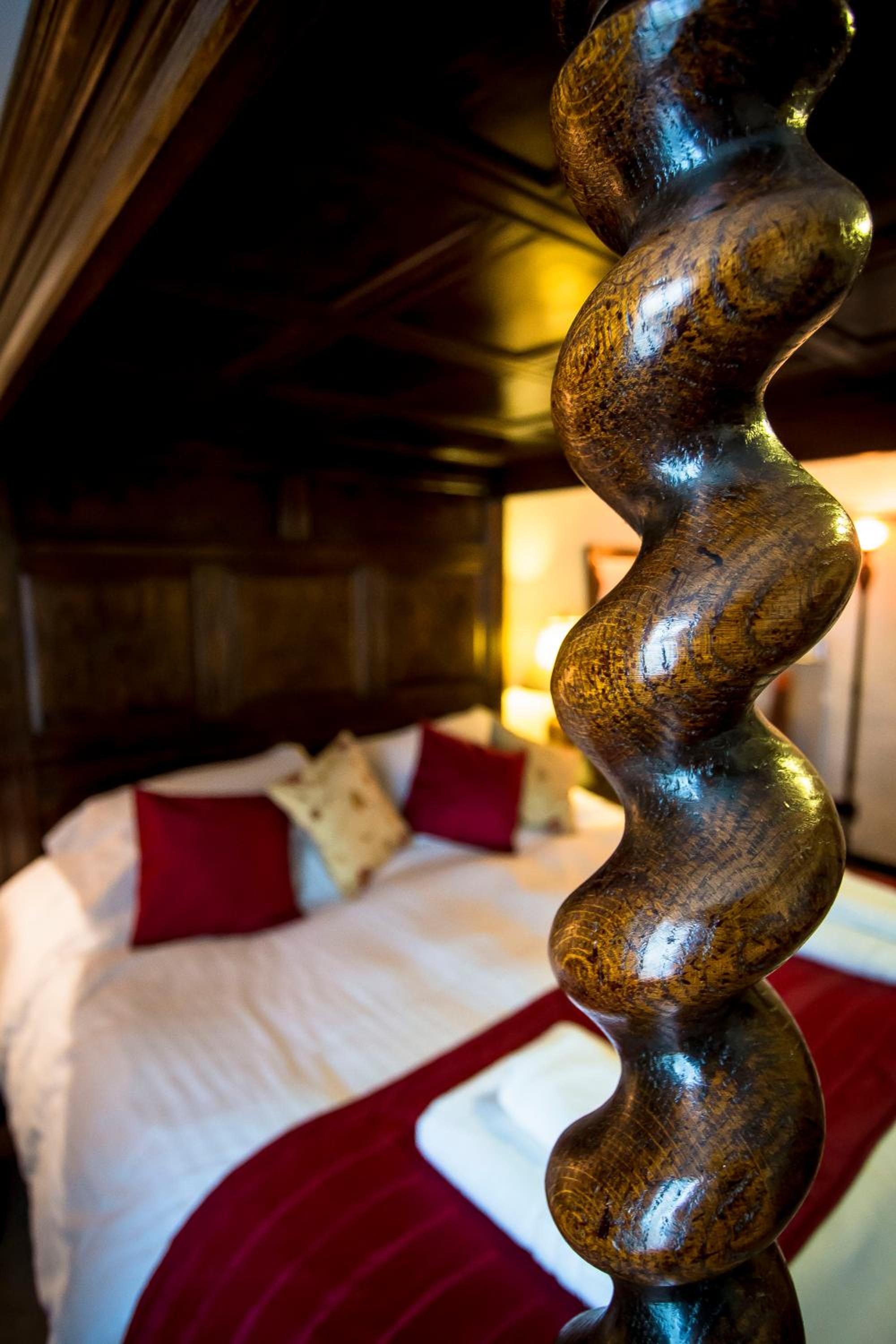Black Boy Inn Four Poster - Photo 3