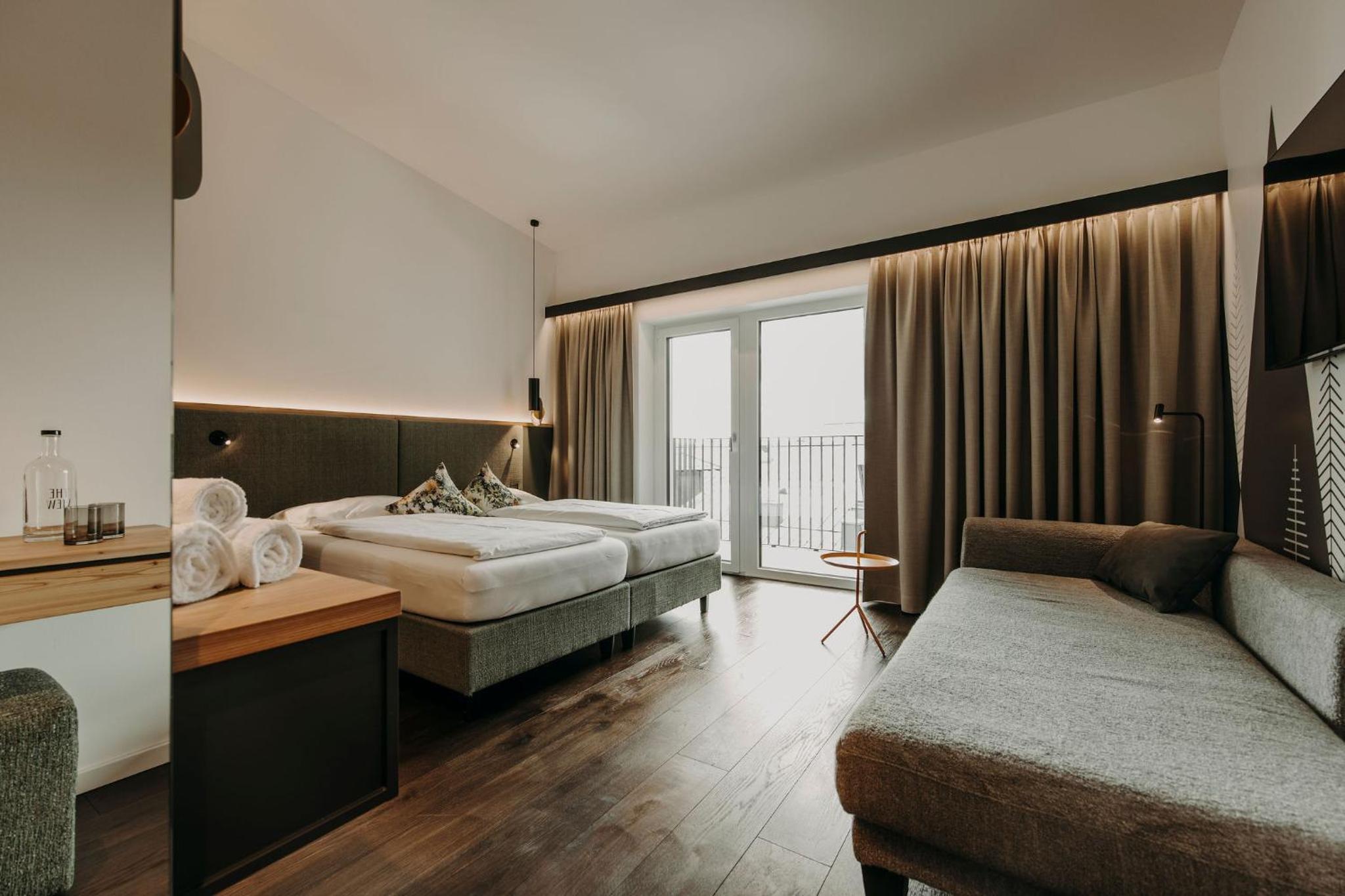 Superior Double Room with Extra Bed and Balcony - Photo 1