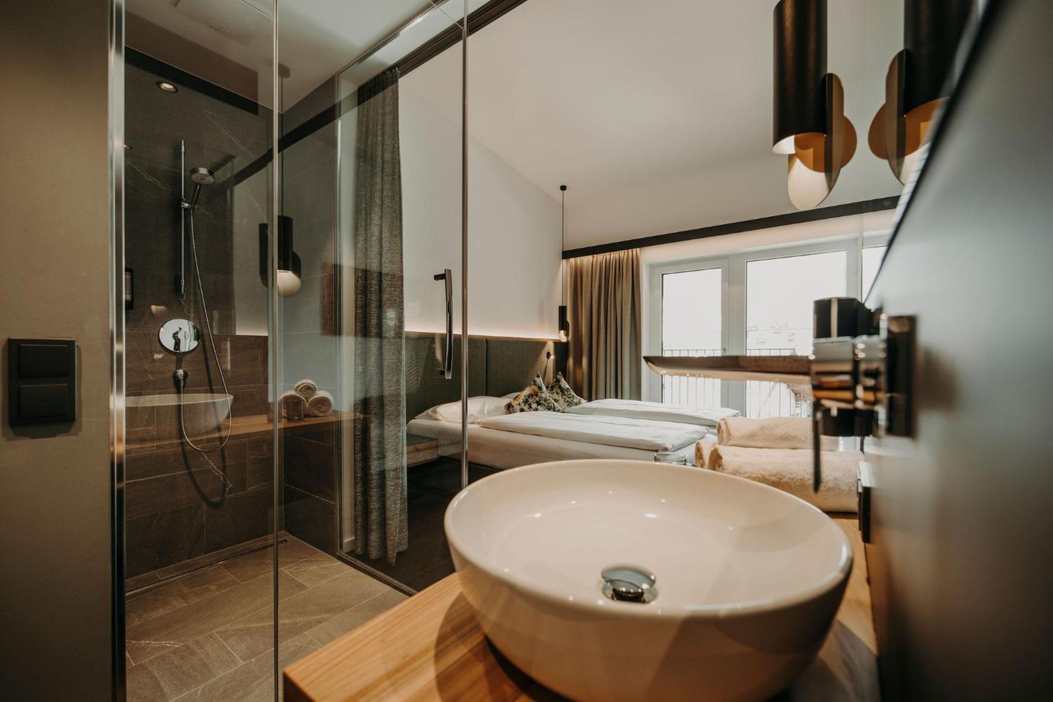 Superior Double Room with Extra Bed and Balcony - Photo 6