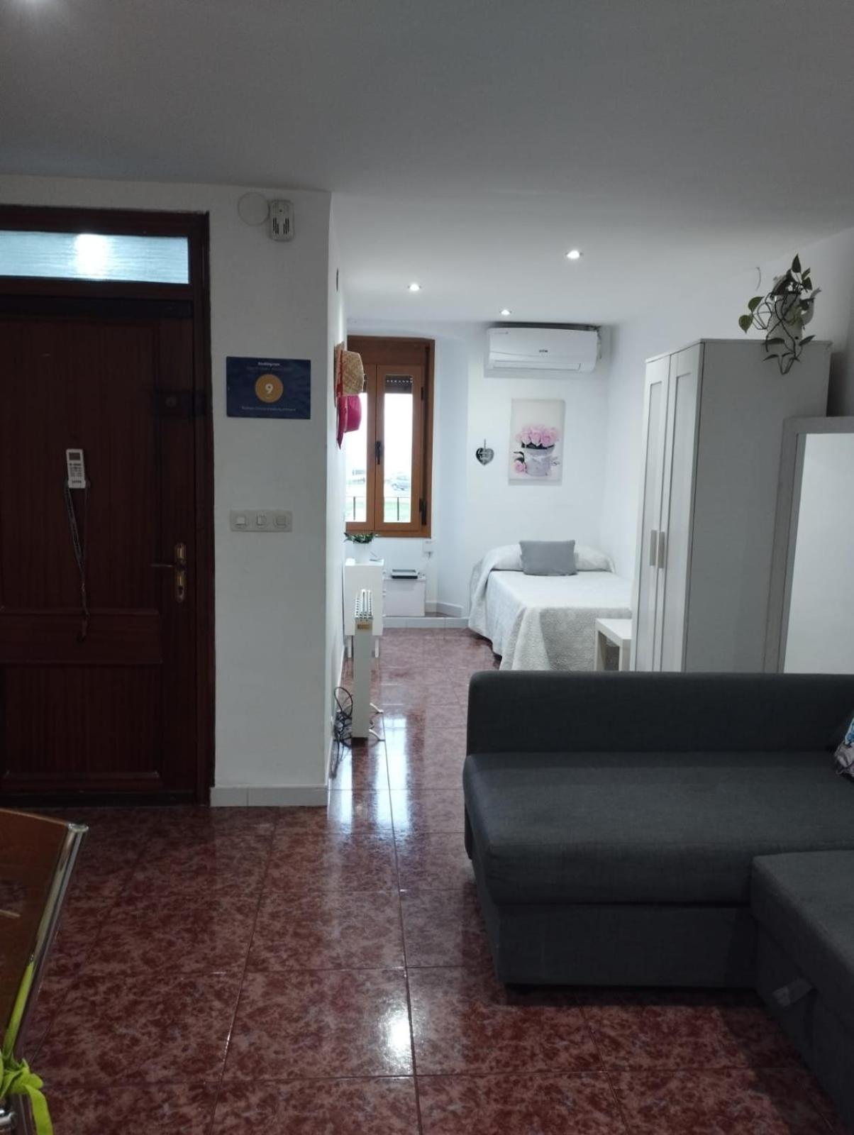 Studio Apartment - Photo 3