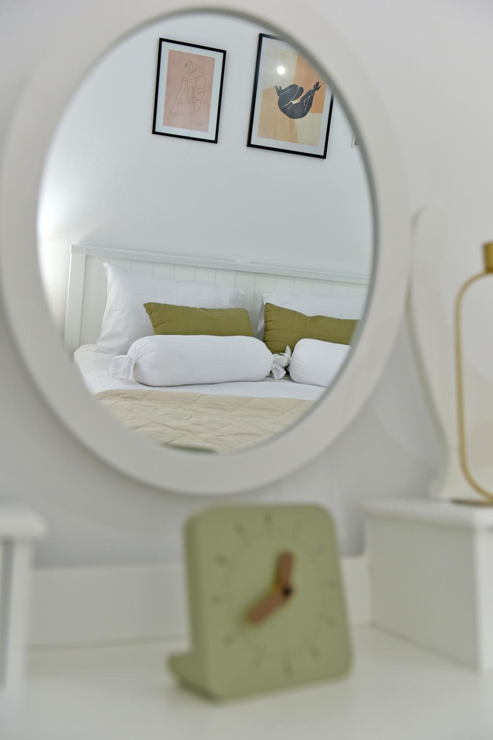 One-Bedroom Apartment photo 1
