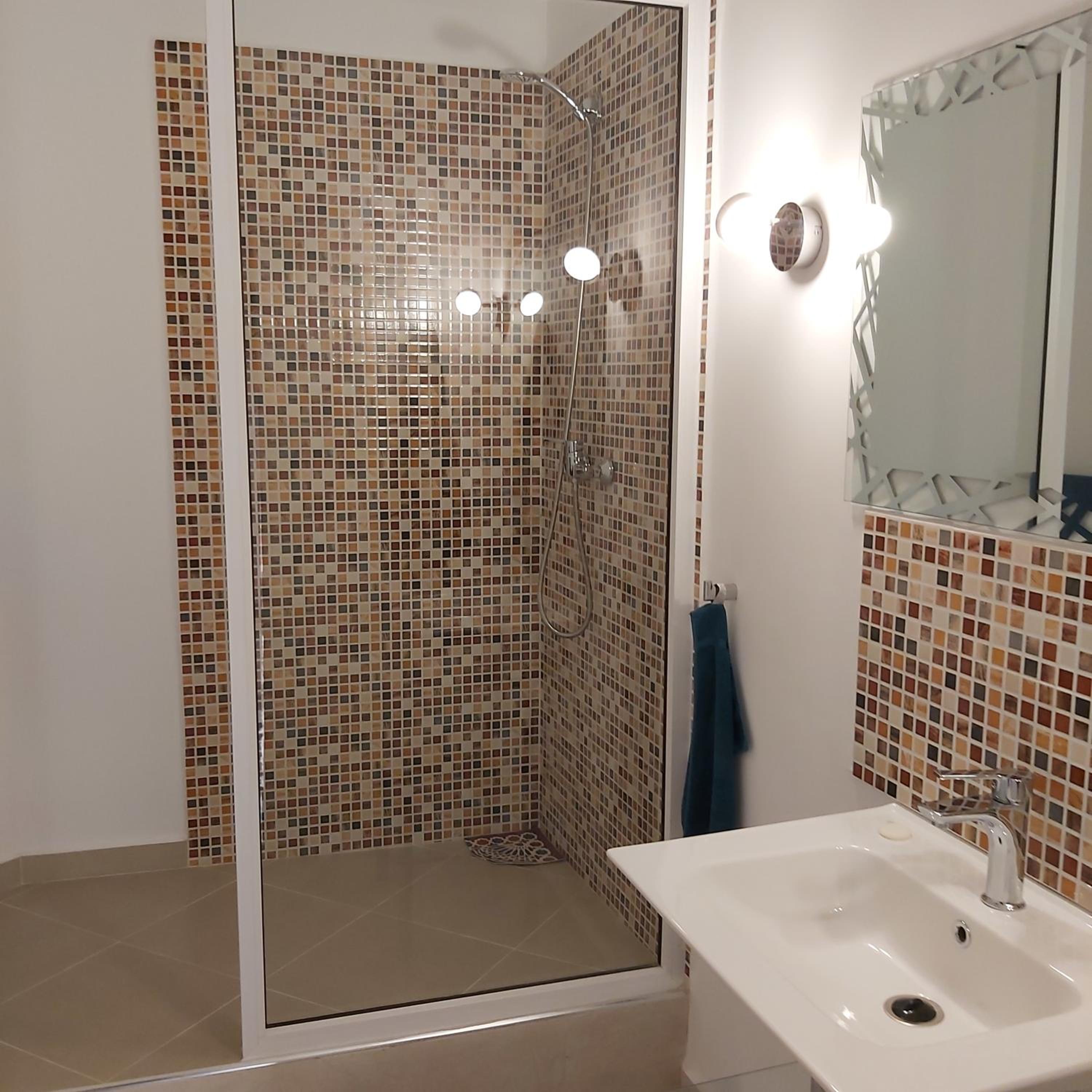 Double Room with Private Bathroom - Photo 4