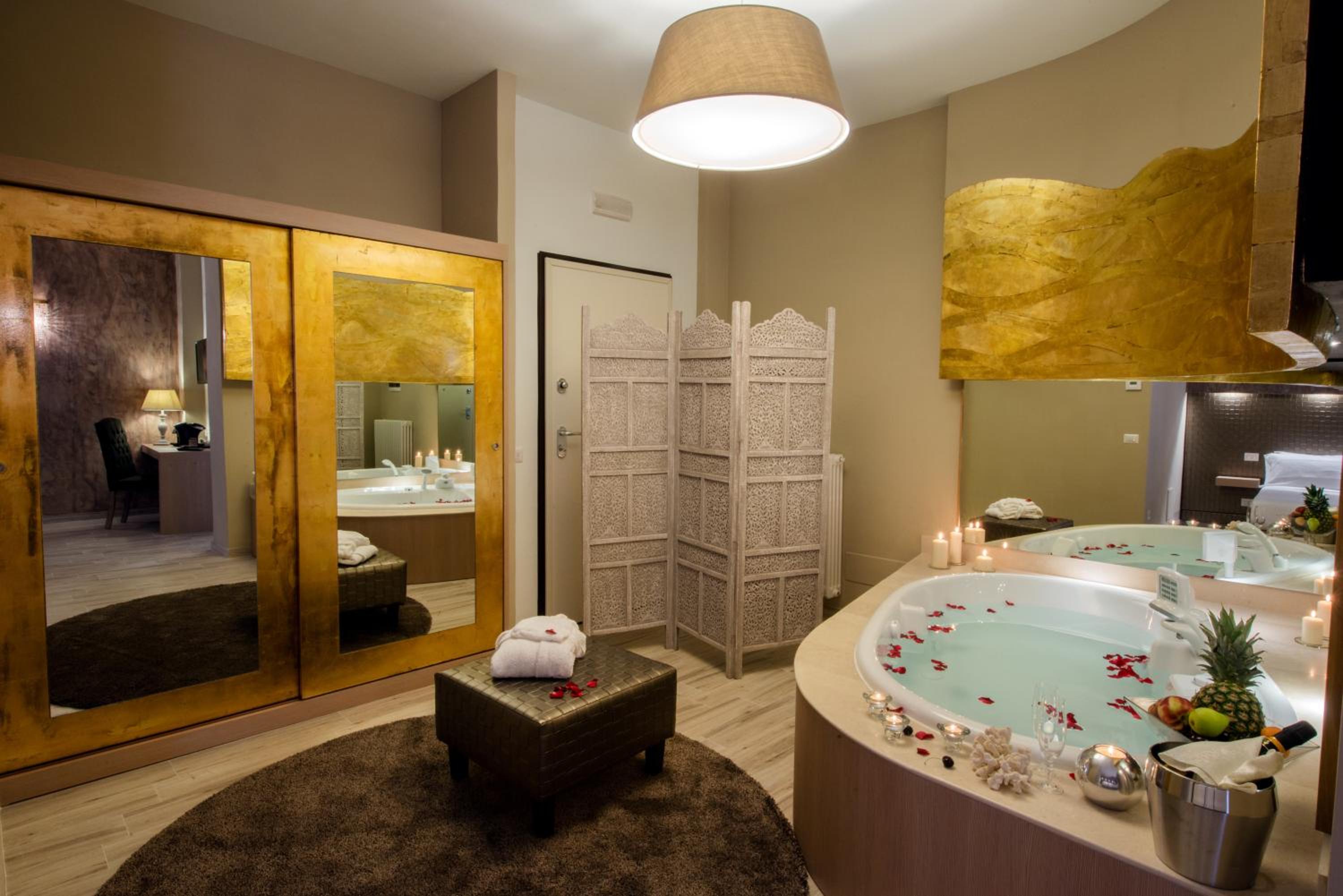 Double Room with Hot Tub photo 3