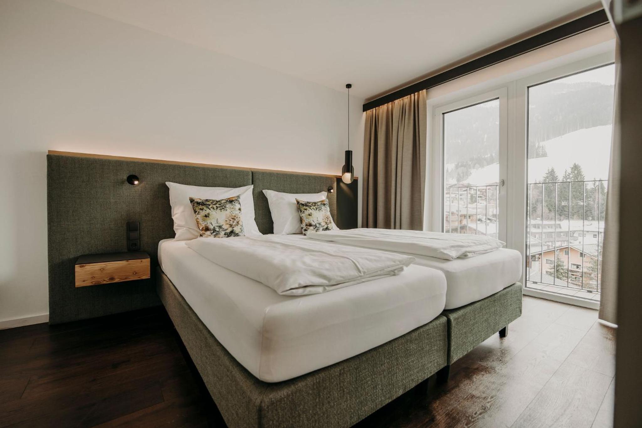 Junior Suite with Balcony photo 1