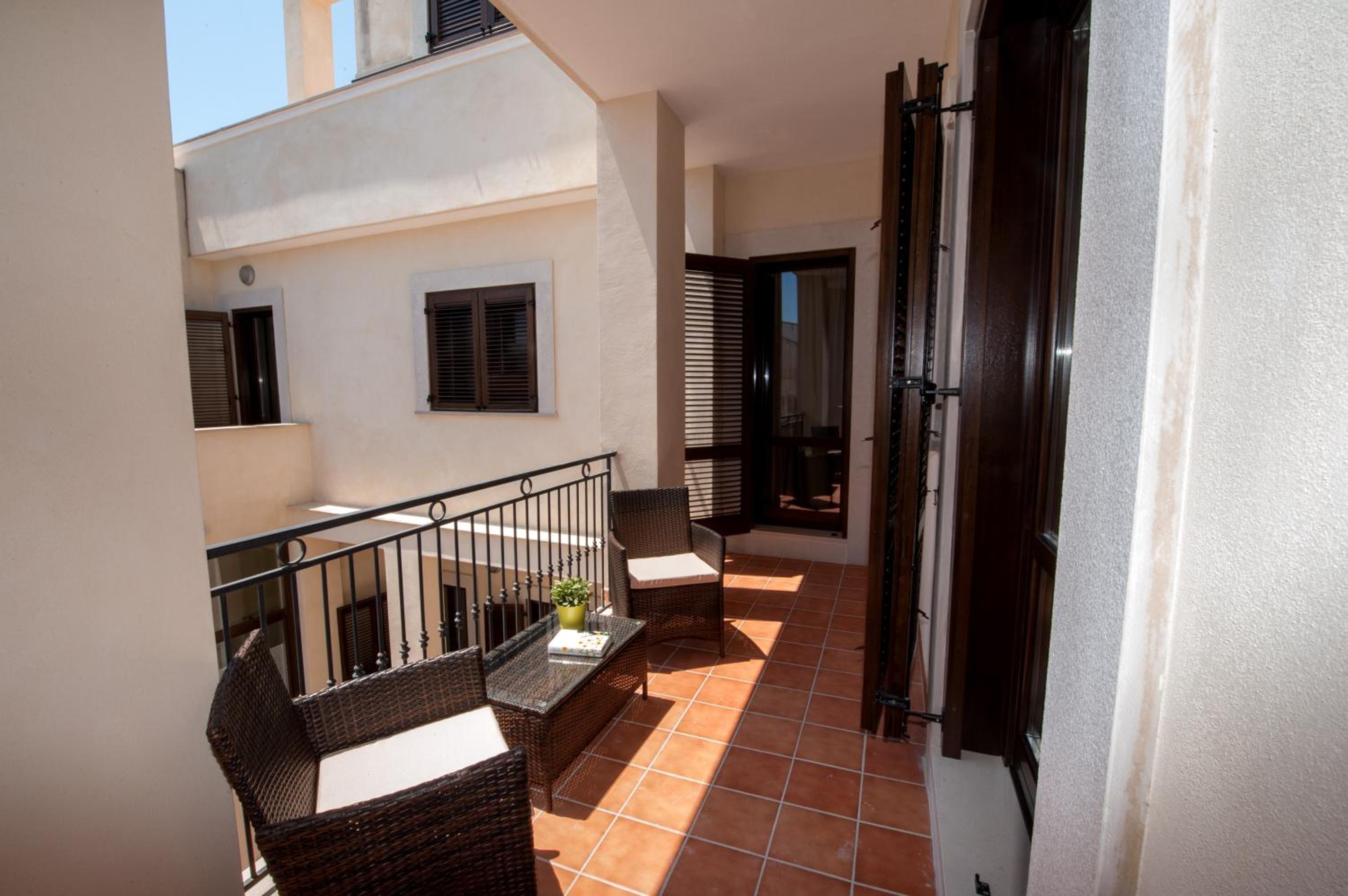 Double or Twin Room with Balcony photo 2