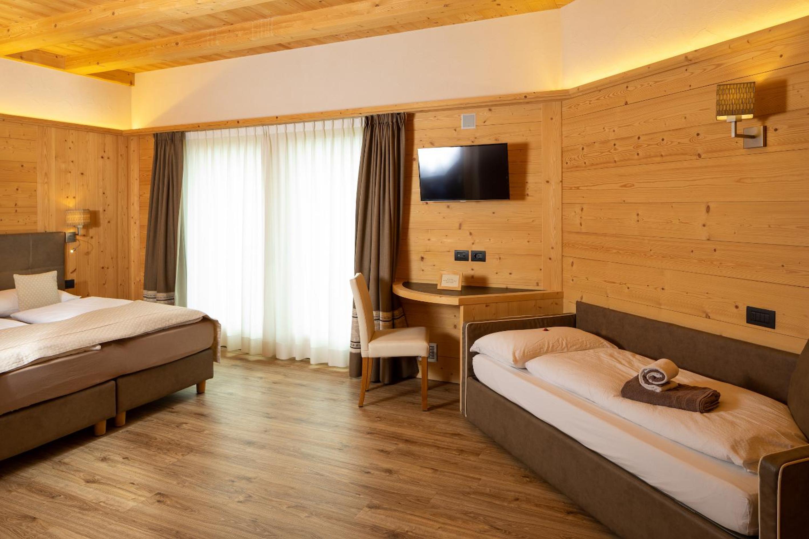 Double or Twin Room with Extra Bed photo 3