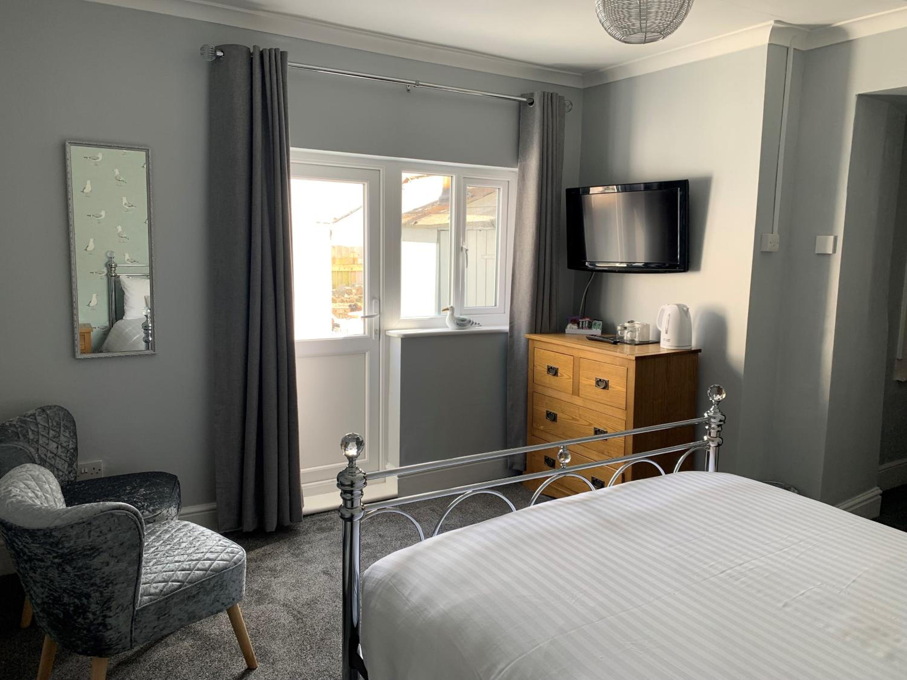 Standard King Room photo 2