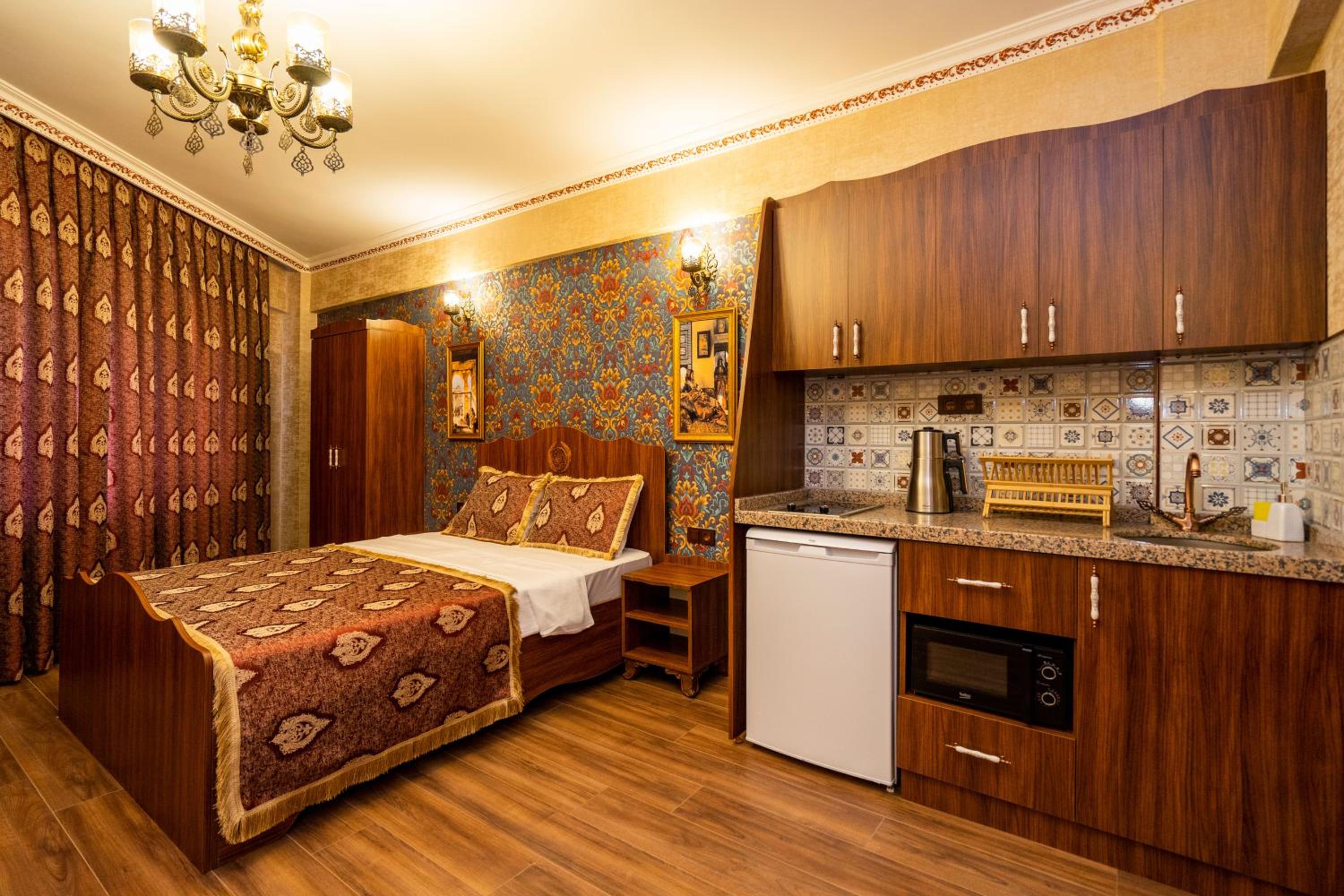 Deluxe King Room photo 1