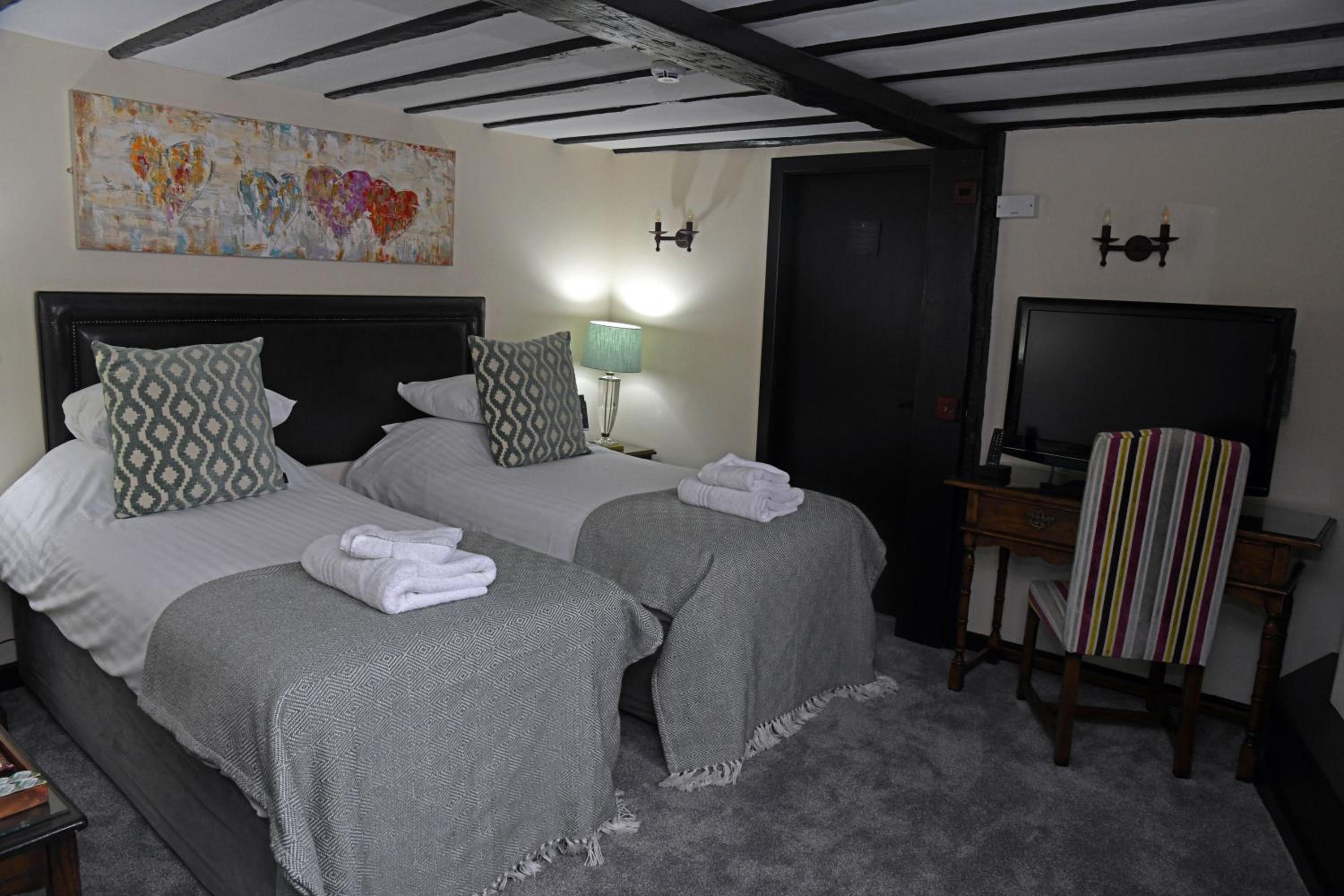 Black Boy Inn Twin - Photo 2