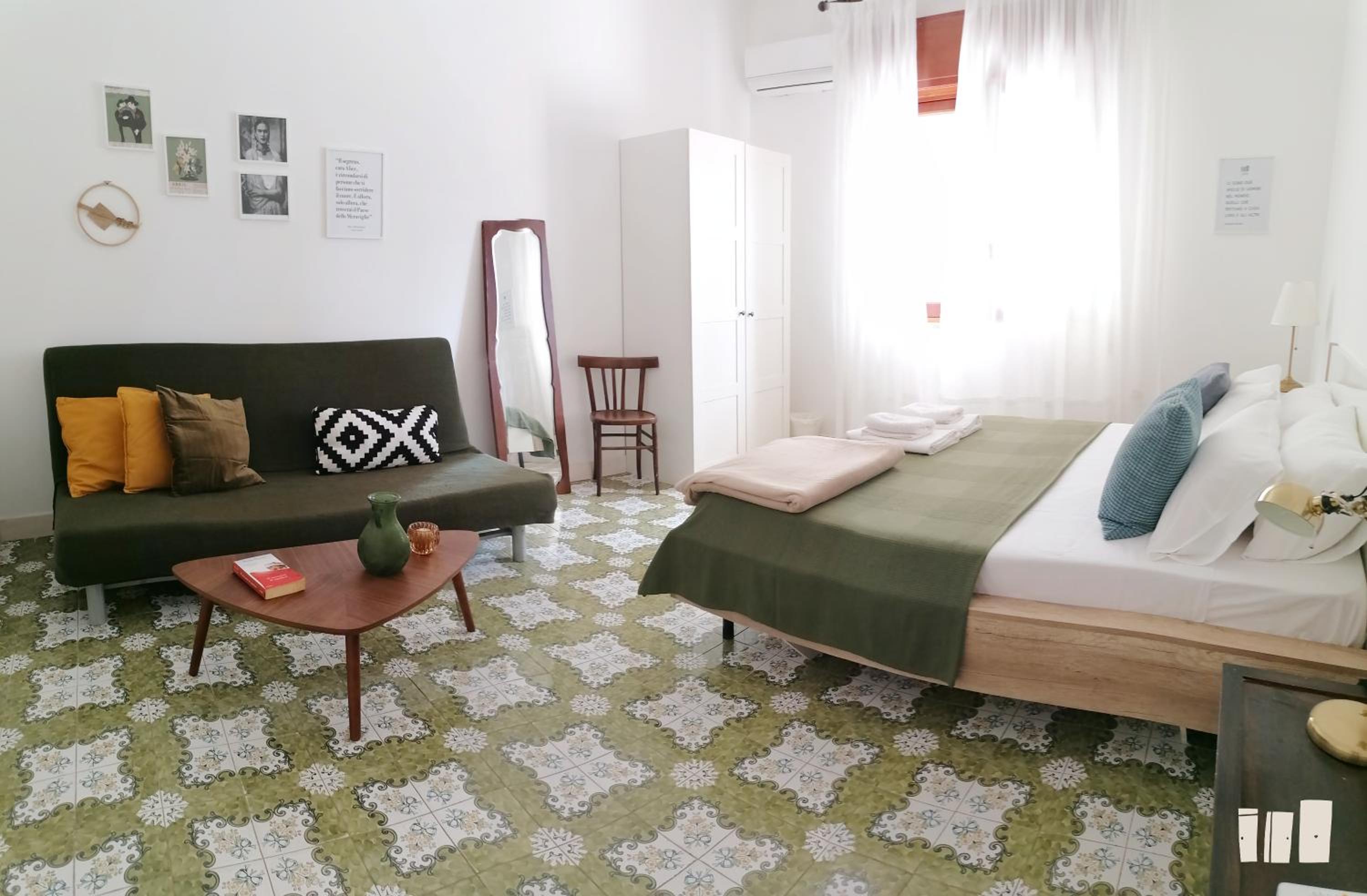 Large Double Room - Photo 1
