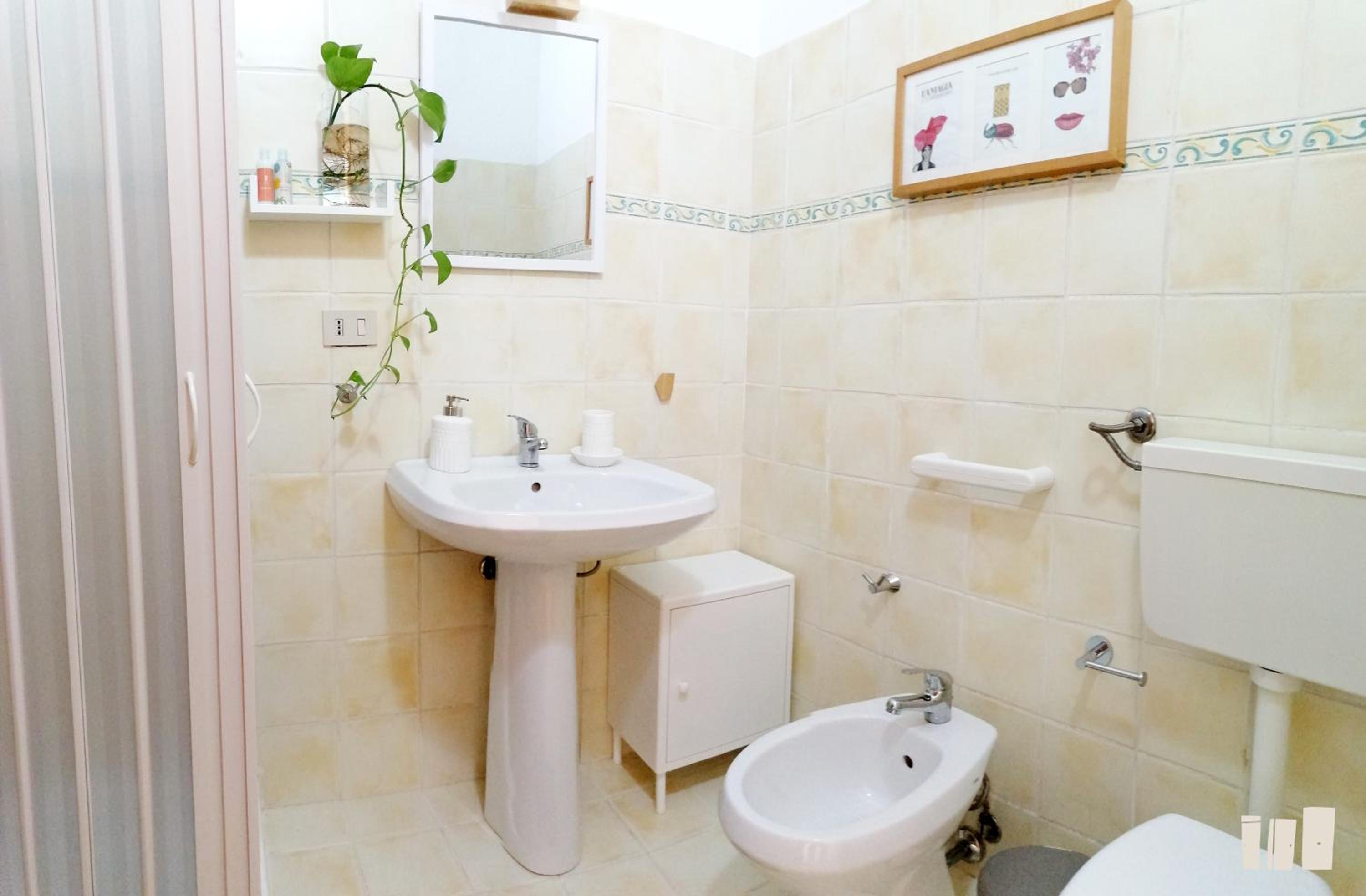Large Double Room - Photo 2