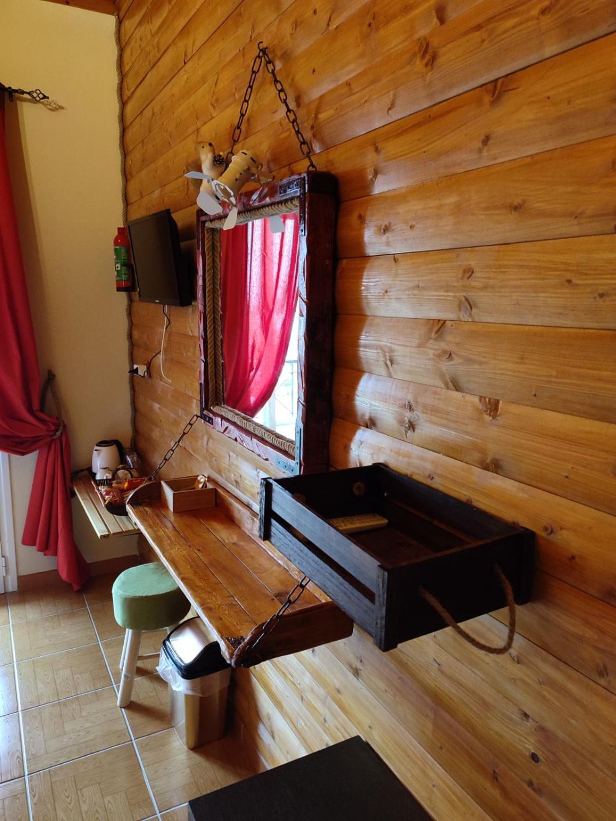 Quadruple Room - Photo 11