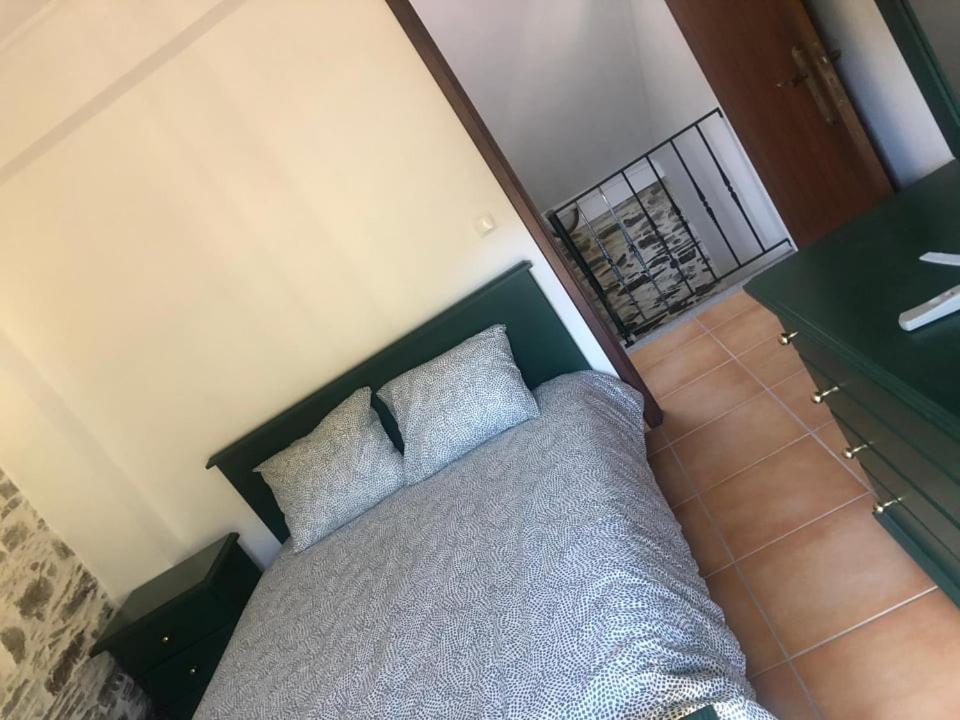 Six-Bedroom House - Photo 2
