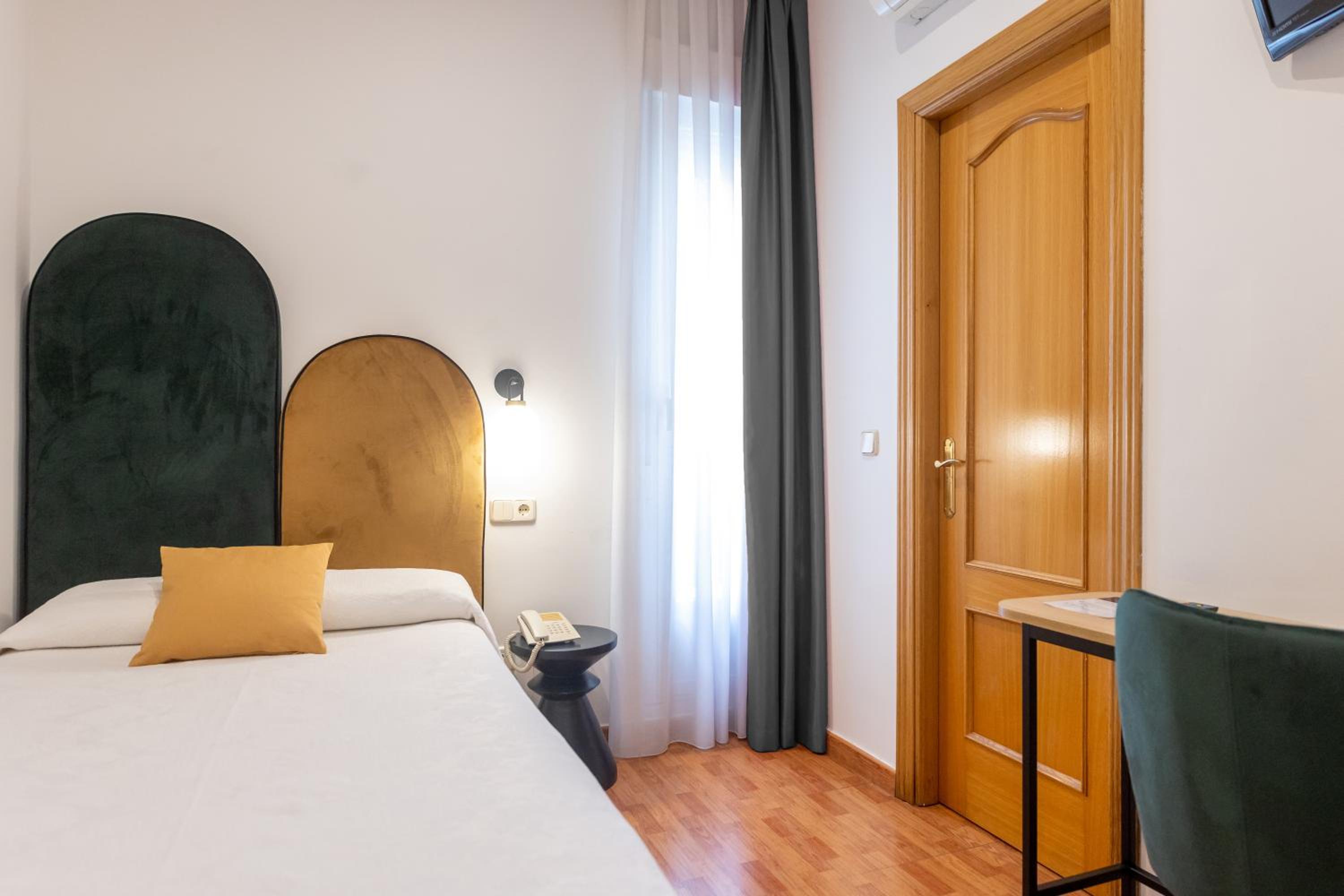 Single Room photo 3