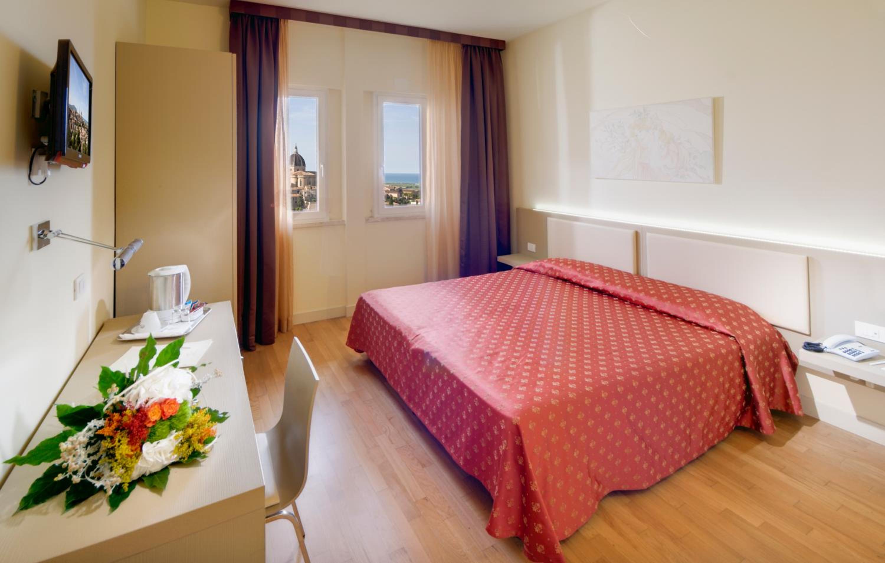 Standard Double or Twin Room - Photo 1
