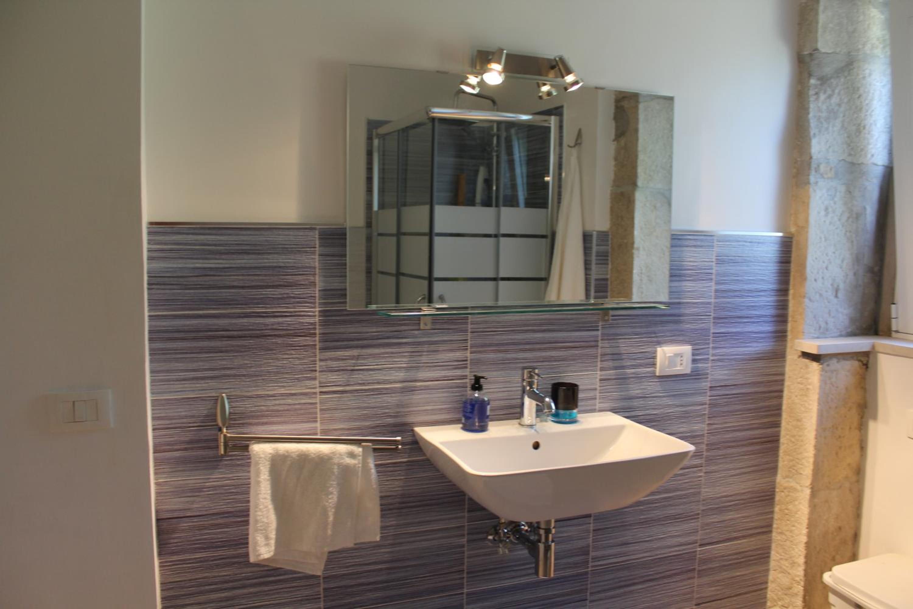 Two-Bedroom House - Photo 12