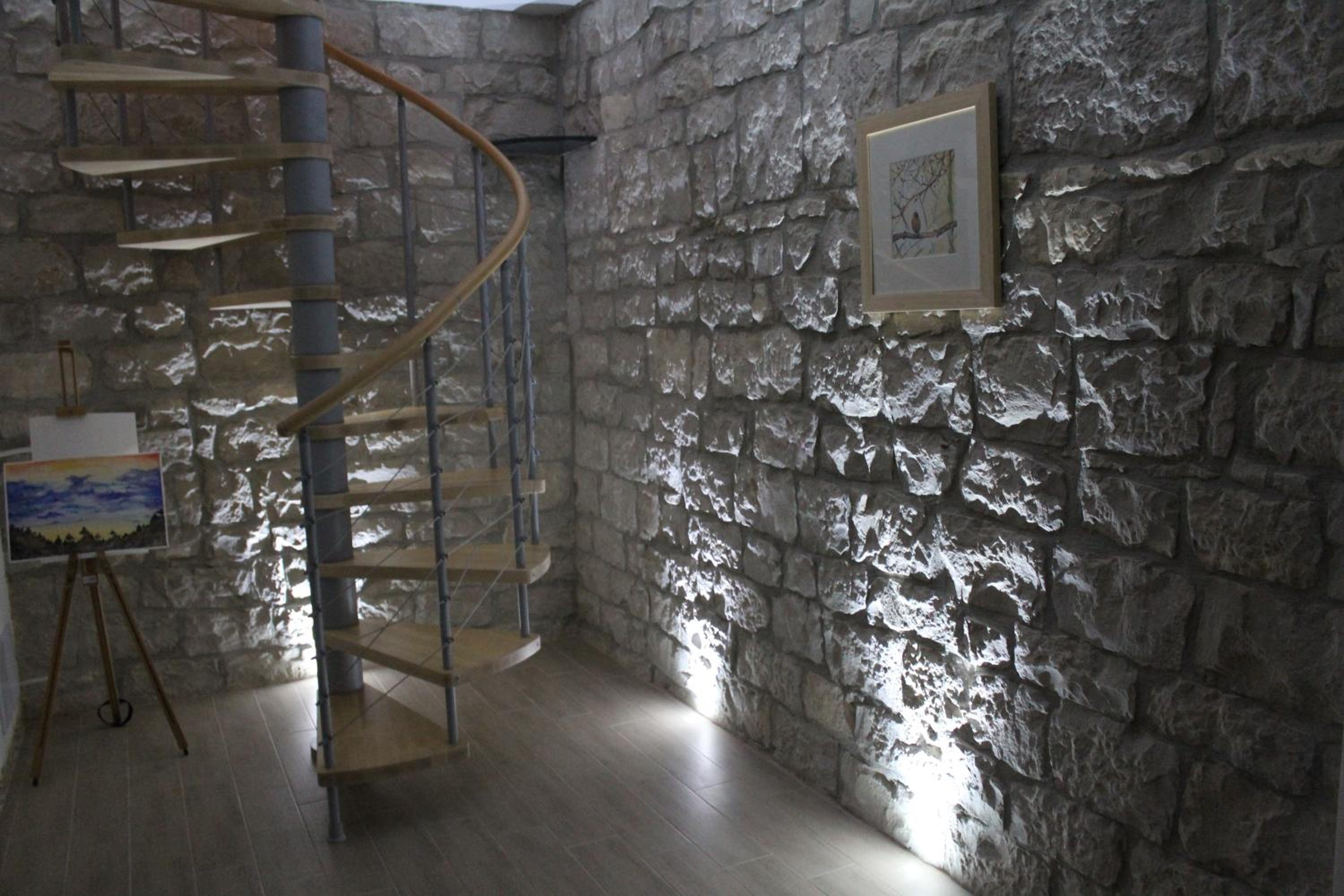 Two-Bedroom House - Photo 10