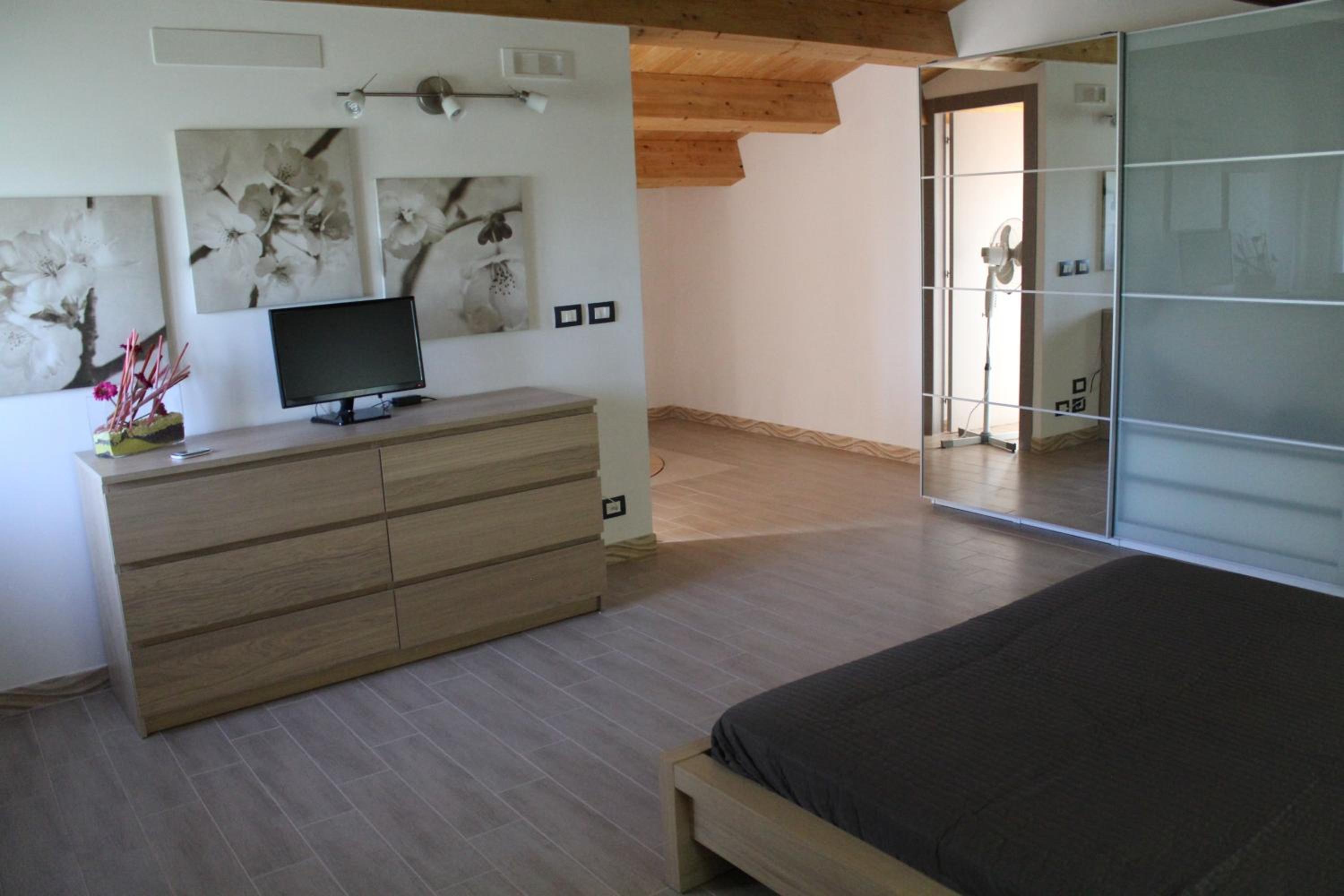 Two-Bedroom House - Photo 20