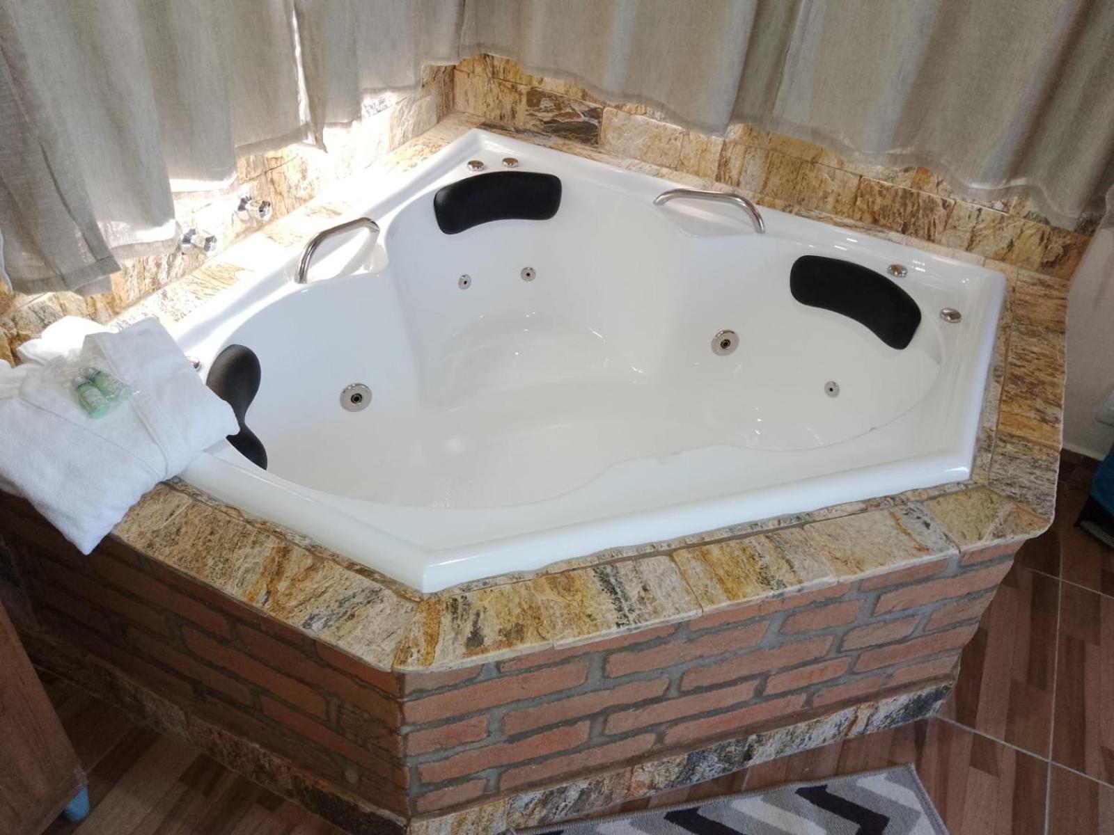 Chalet with whirlpool bathtub photo 3