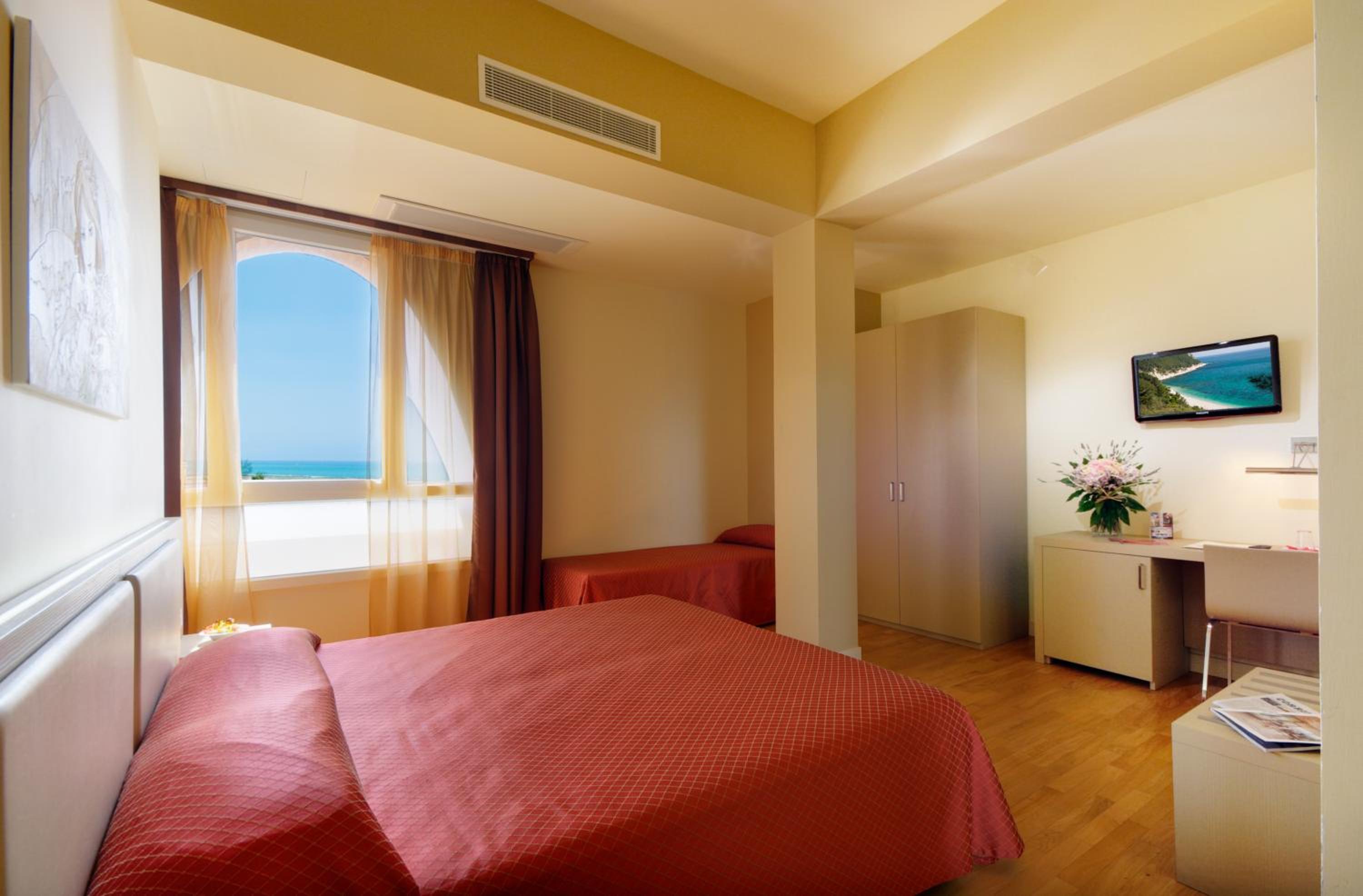 Standard Double or Twin Room - Photo 3