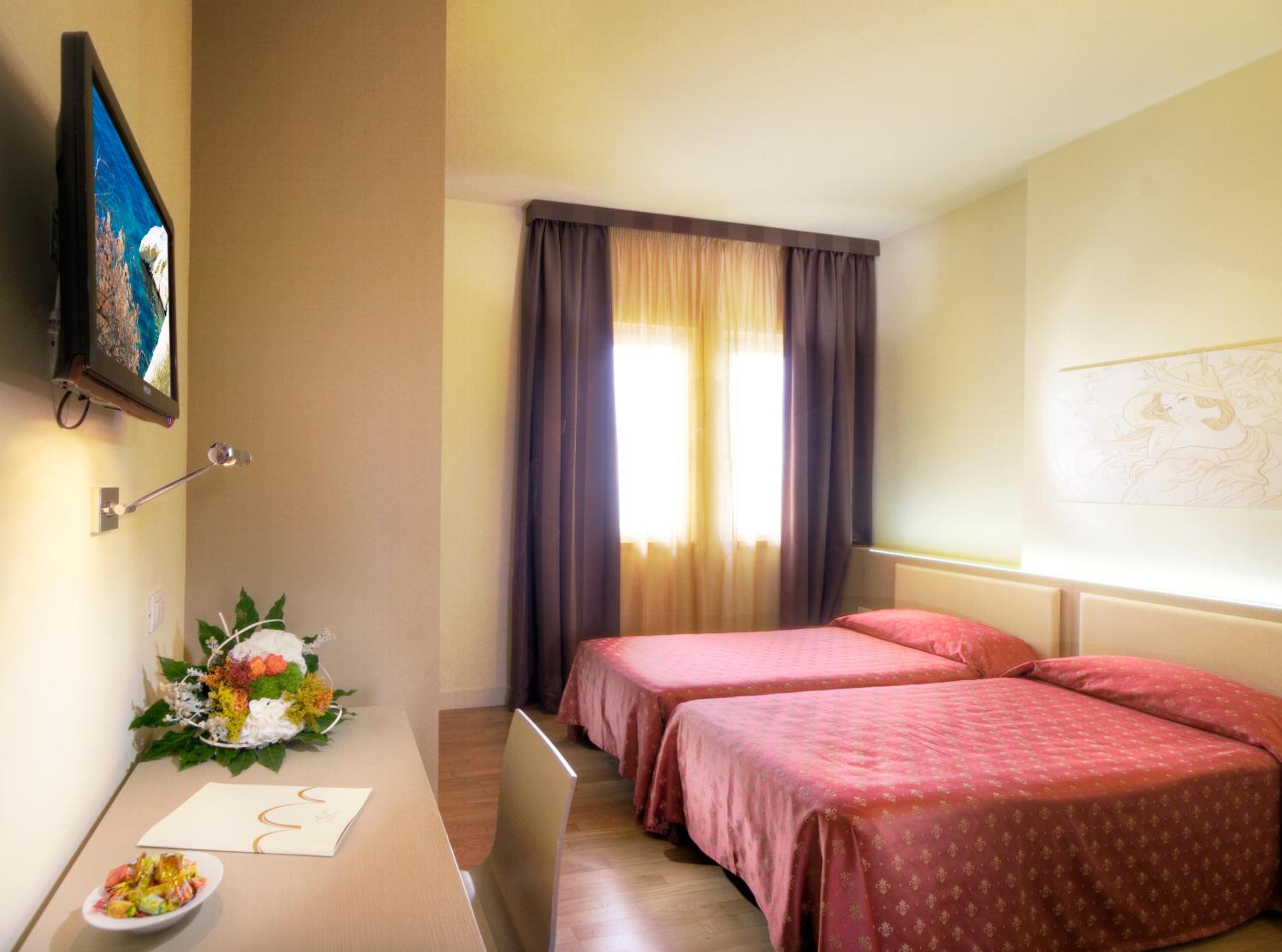 Standard Triple Room - Photo 1
