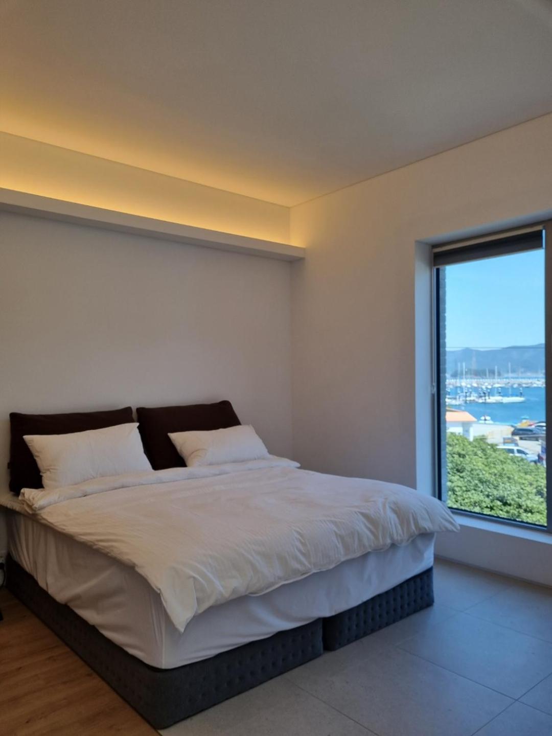Double Room with Sea View - Photo 1