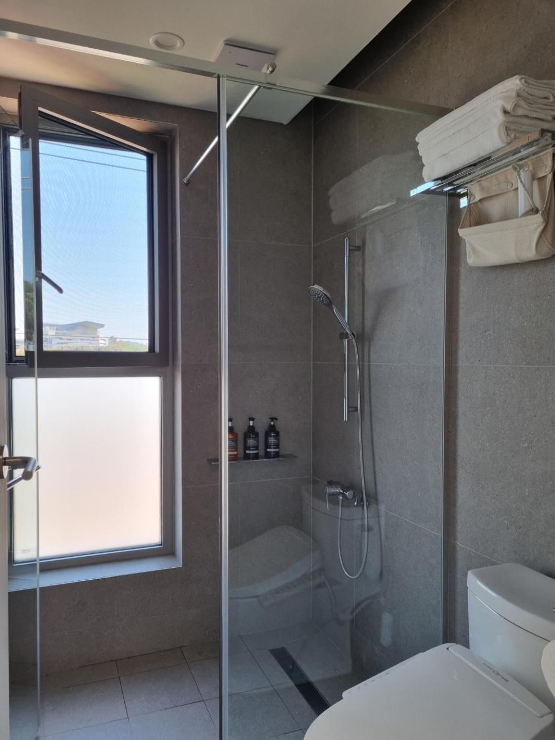 Double Room with Sea View - Photo 11