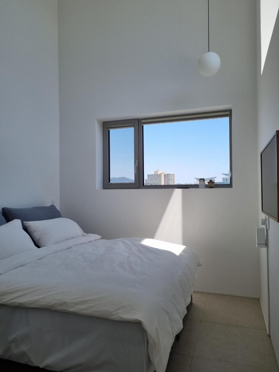 Double Room with Balcony and Sea View - Photo 1