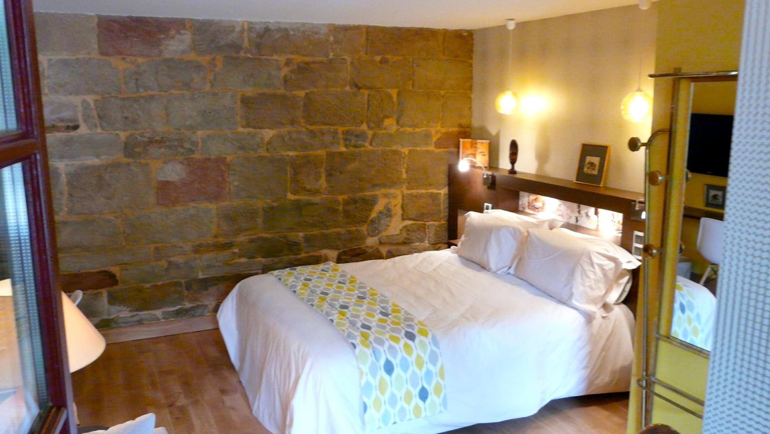 King Room with Roll-In Shower - Disability Access