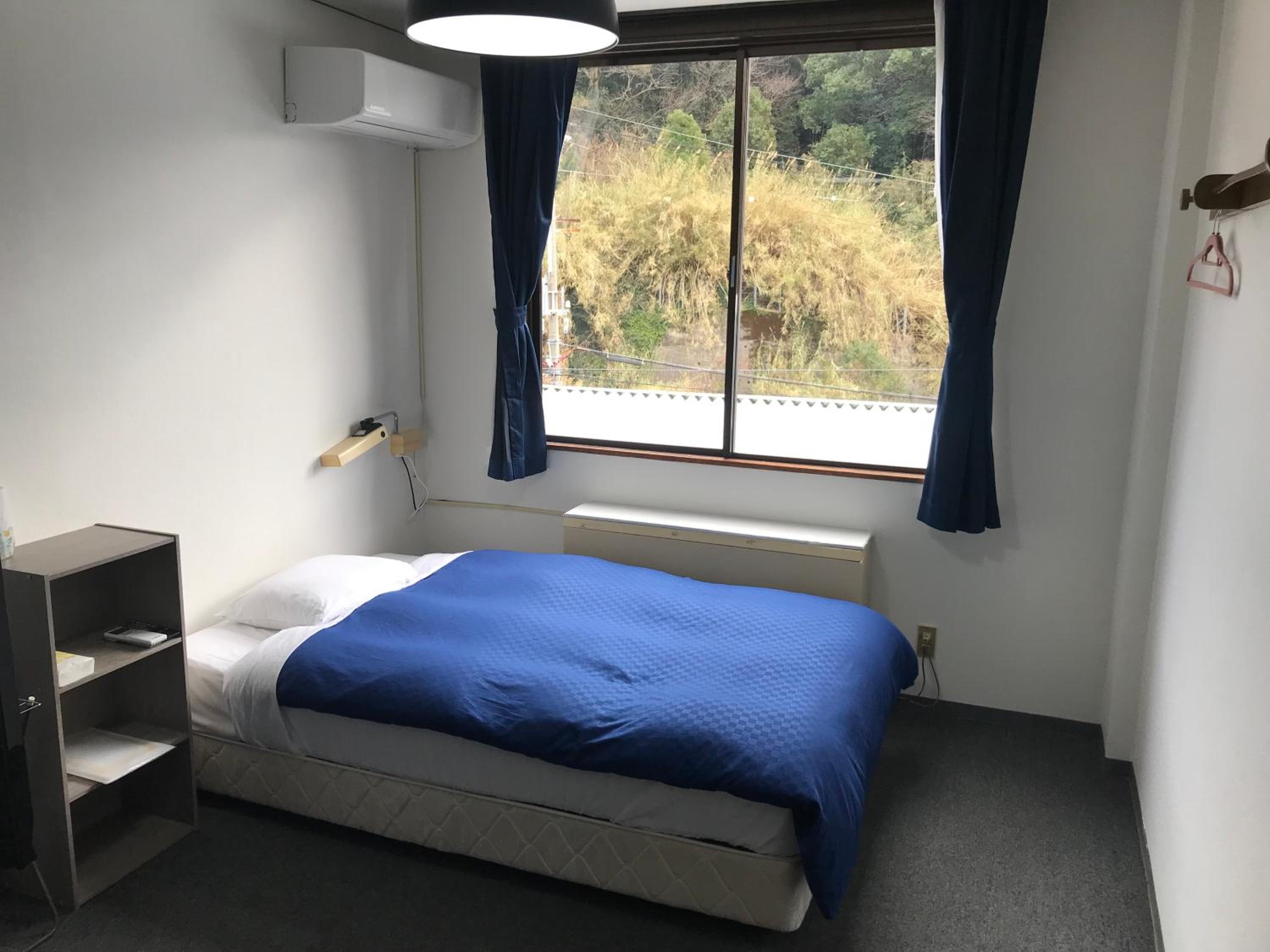 Single Room with Bathroom photo 1