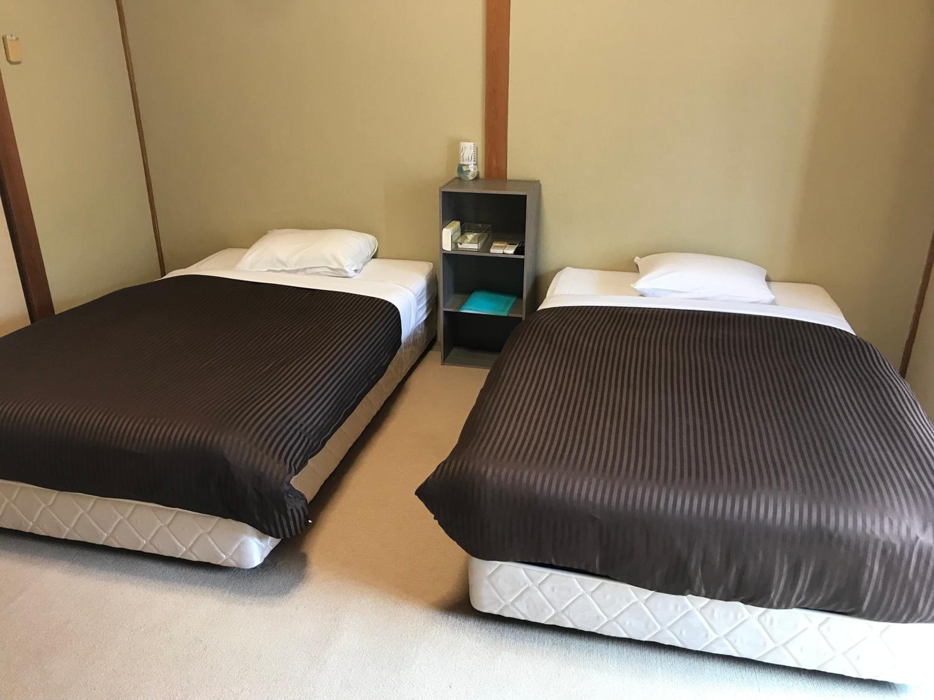 Twin Room with Bathroom photo 1