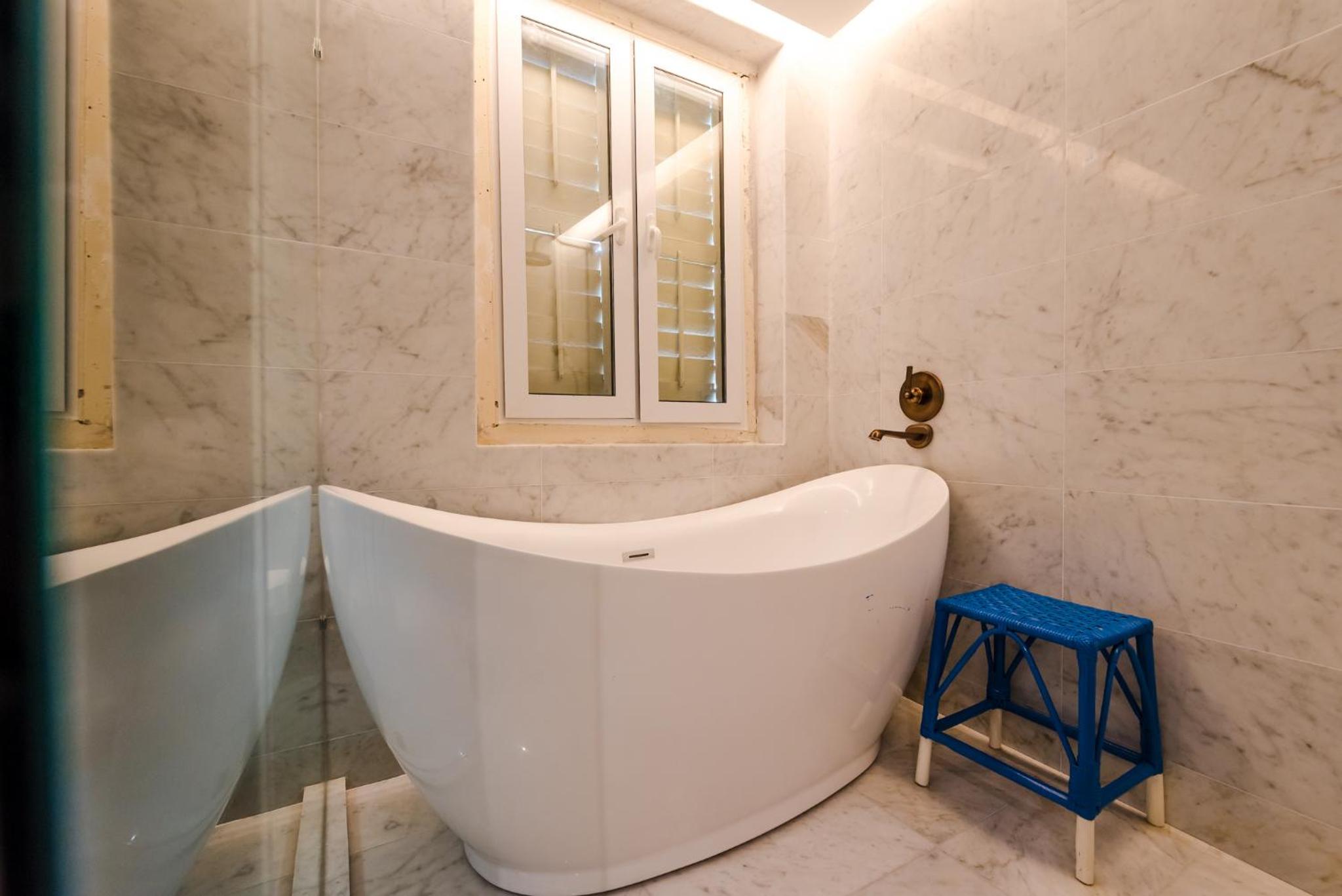 Courtyard Suite - Photo 21