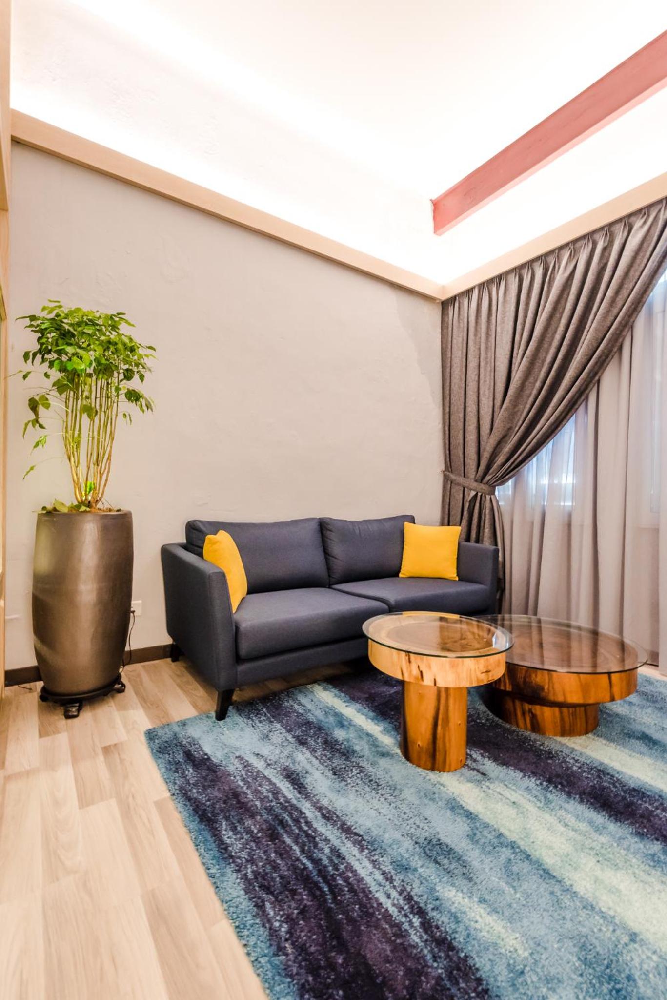 Courtyard Suite - Photo 6