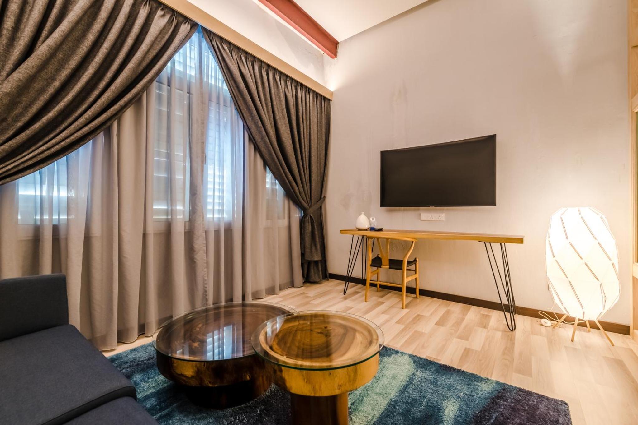 Courtyard Suite - Photo 9