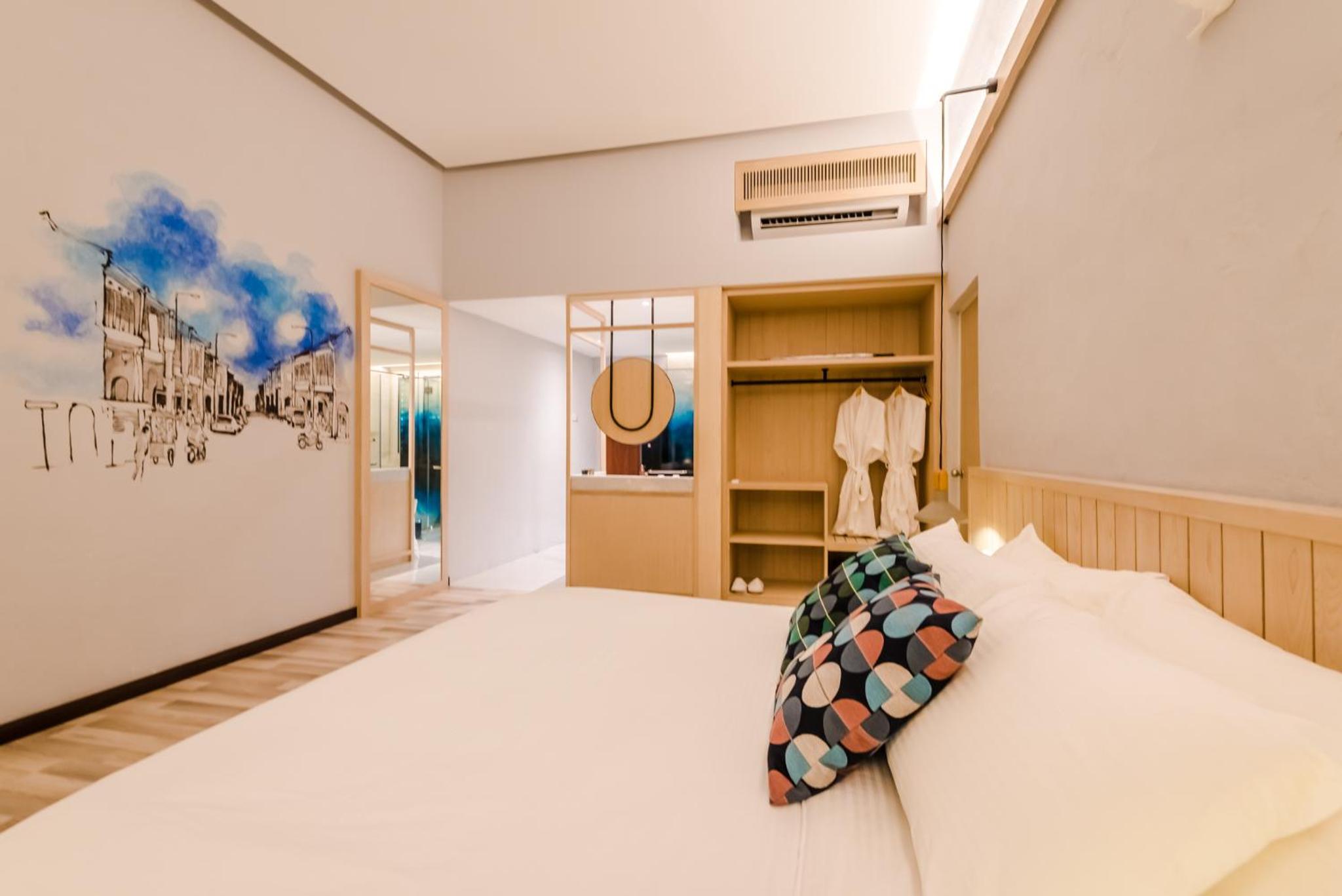 Courtyard Suite - Photo 11