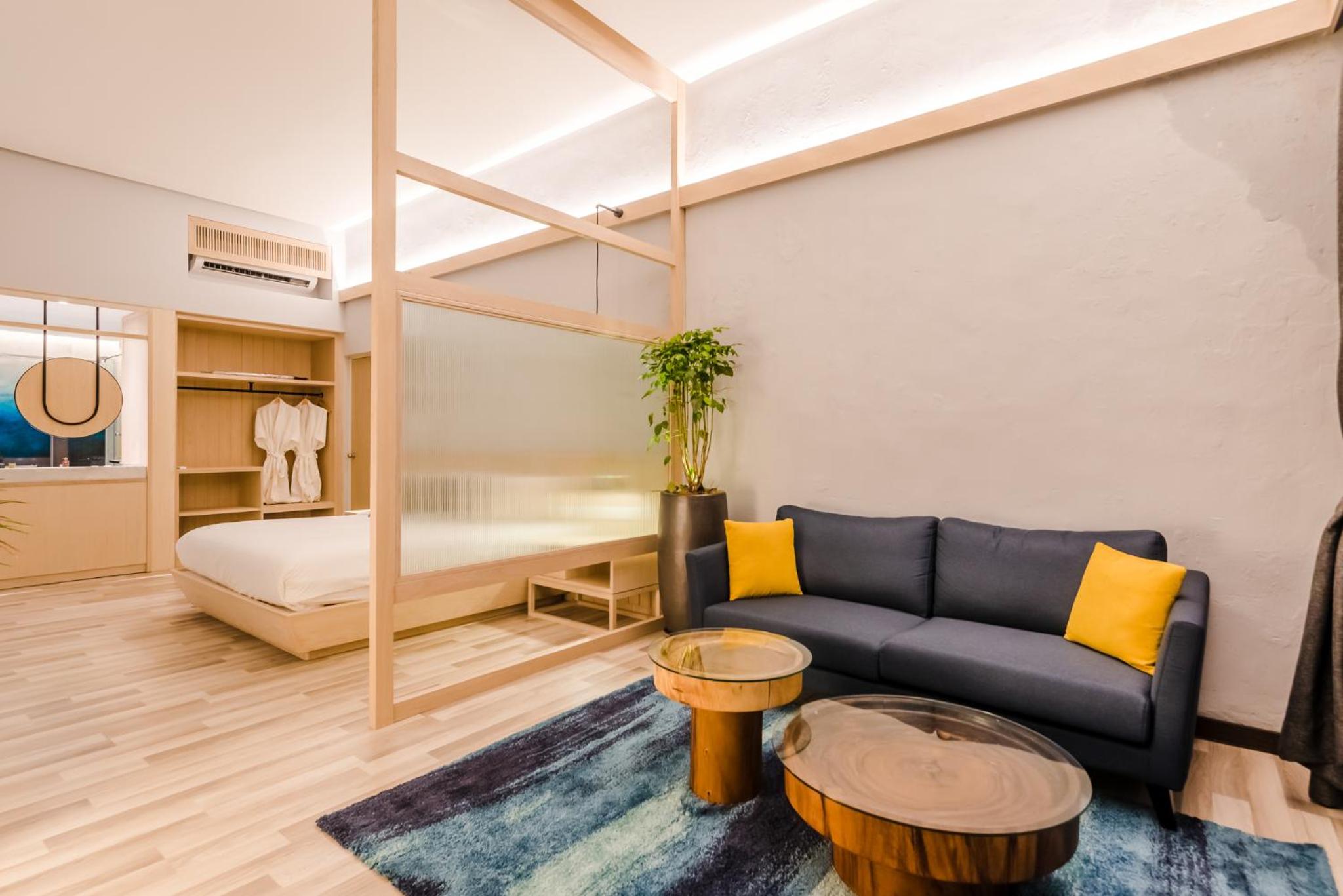 Courtyard Suite - Photo 17