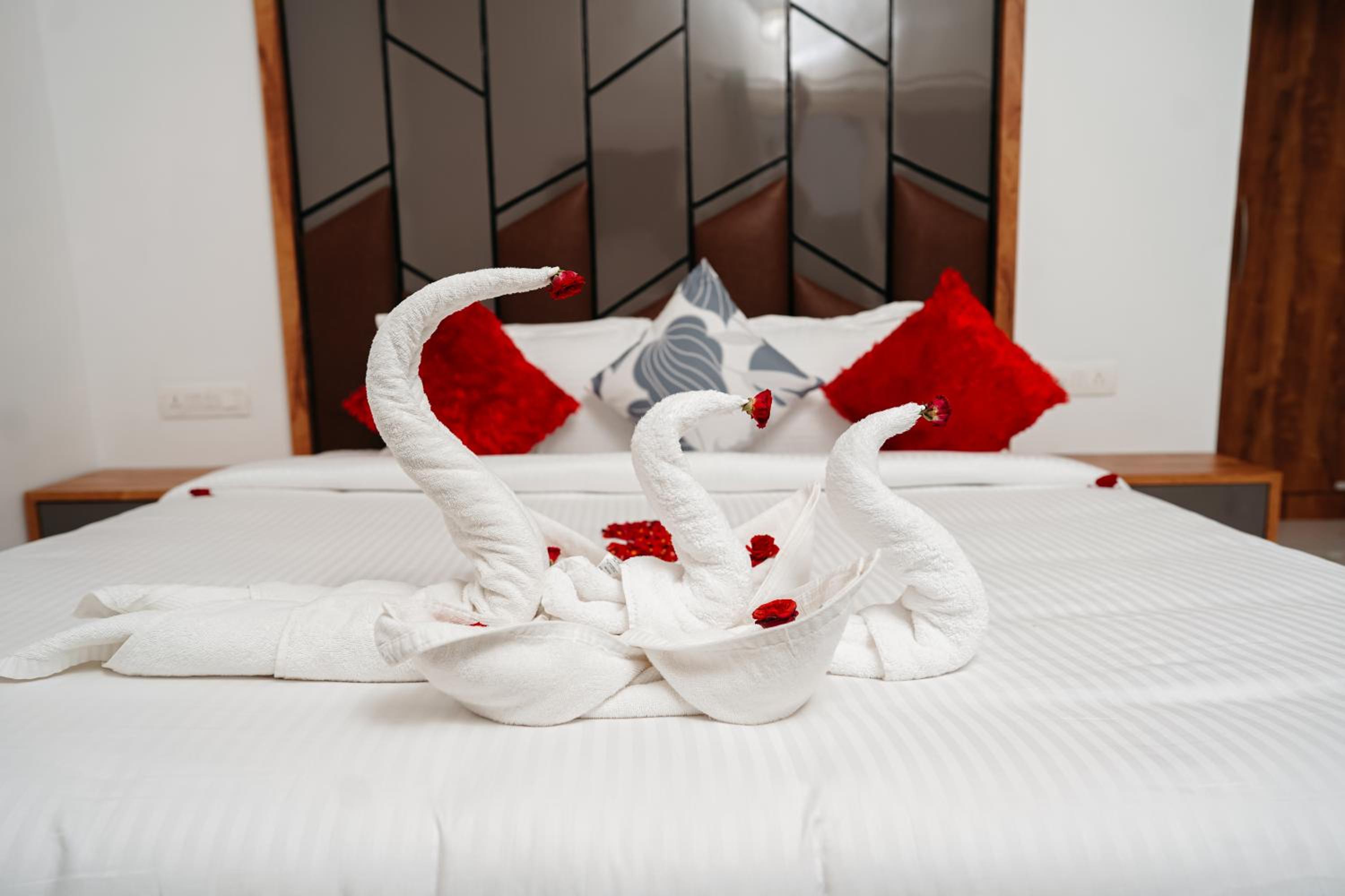 Deluxe Double Room with Balcony photo 3