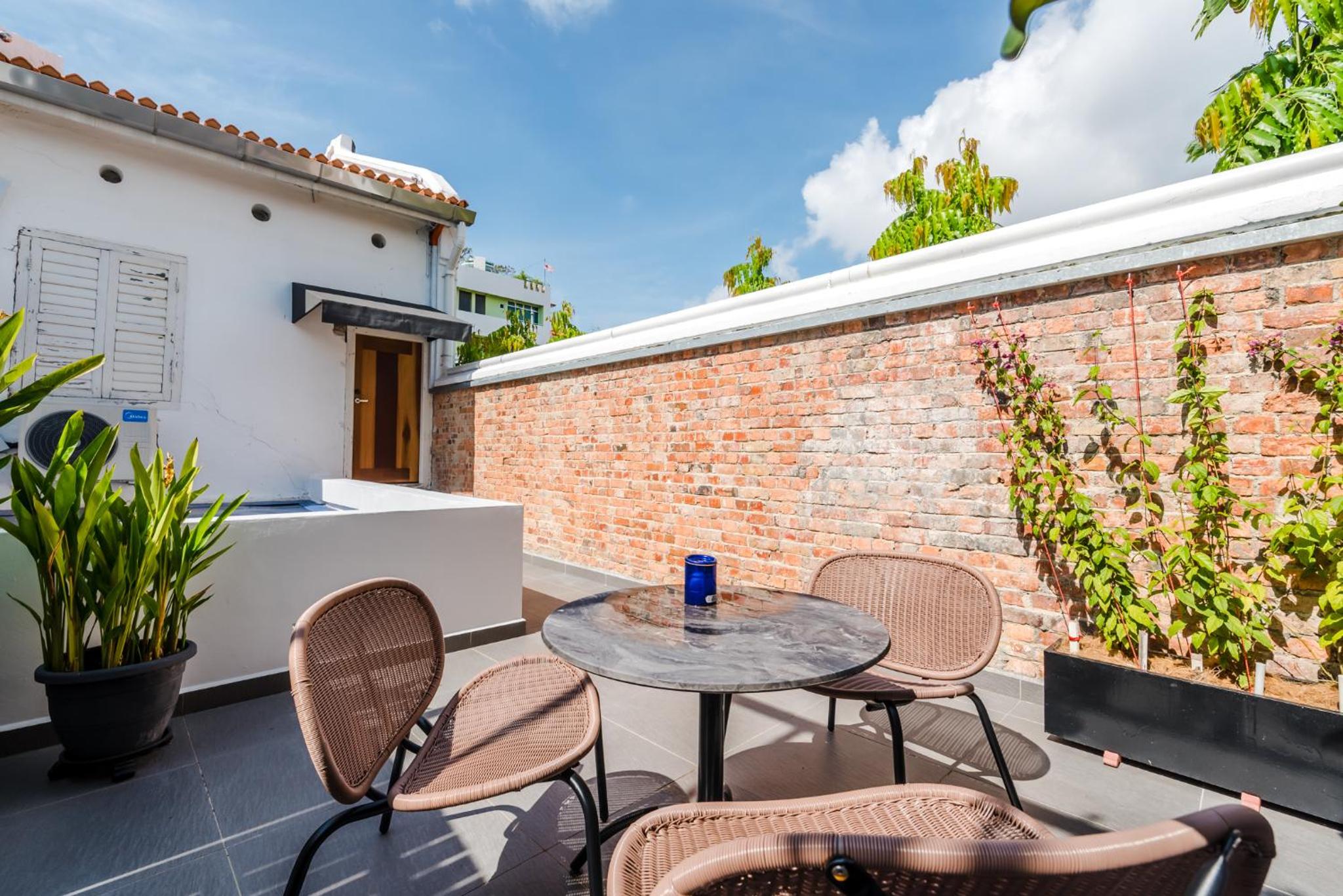 Courtyard Suite - Photo 8