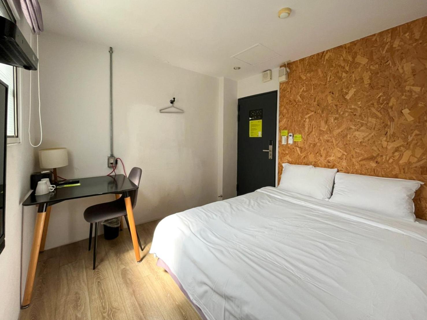 Double Room - Photo 12