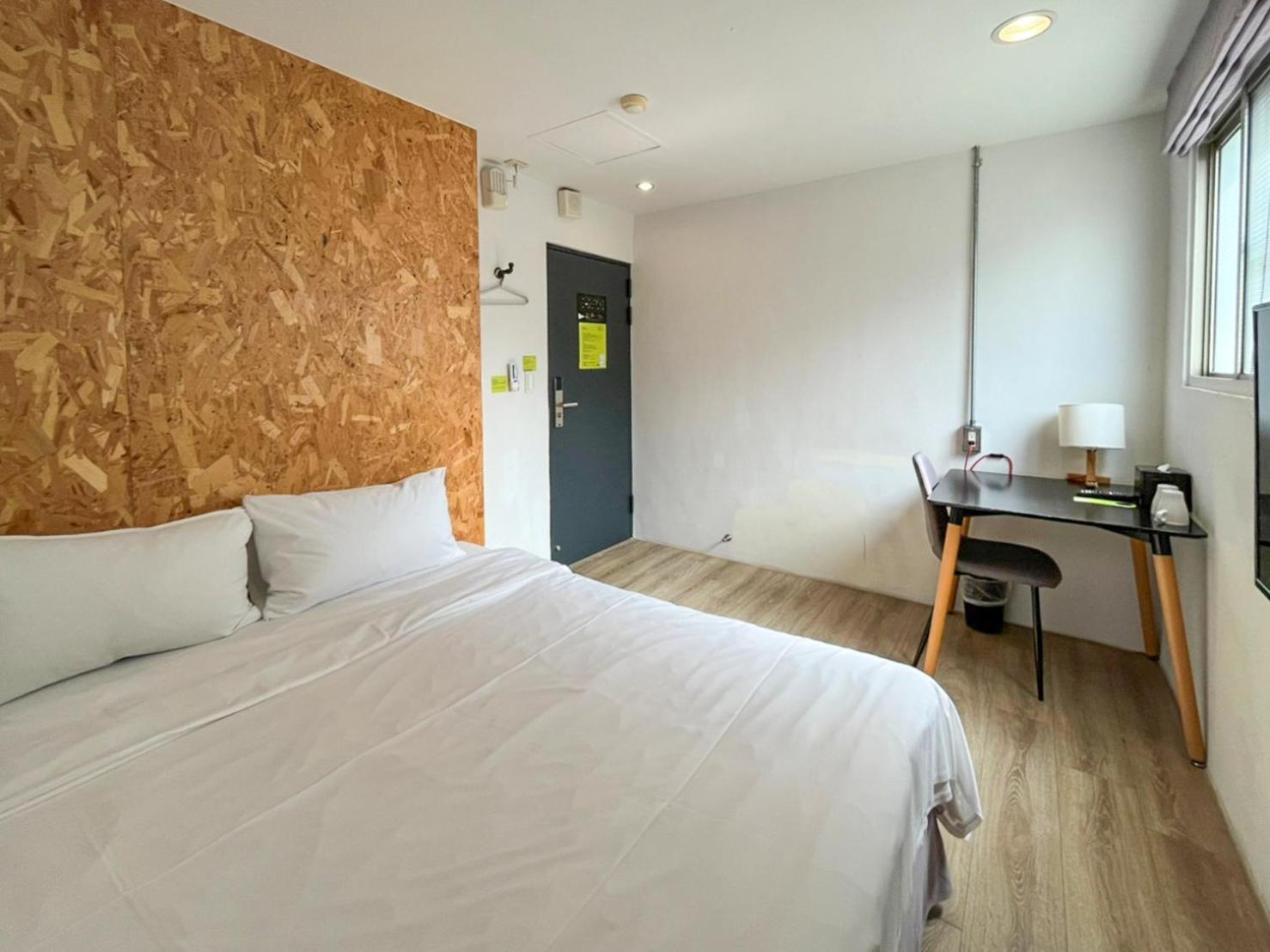 Double Room - Photo 10