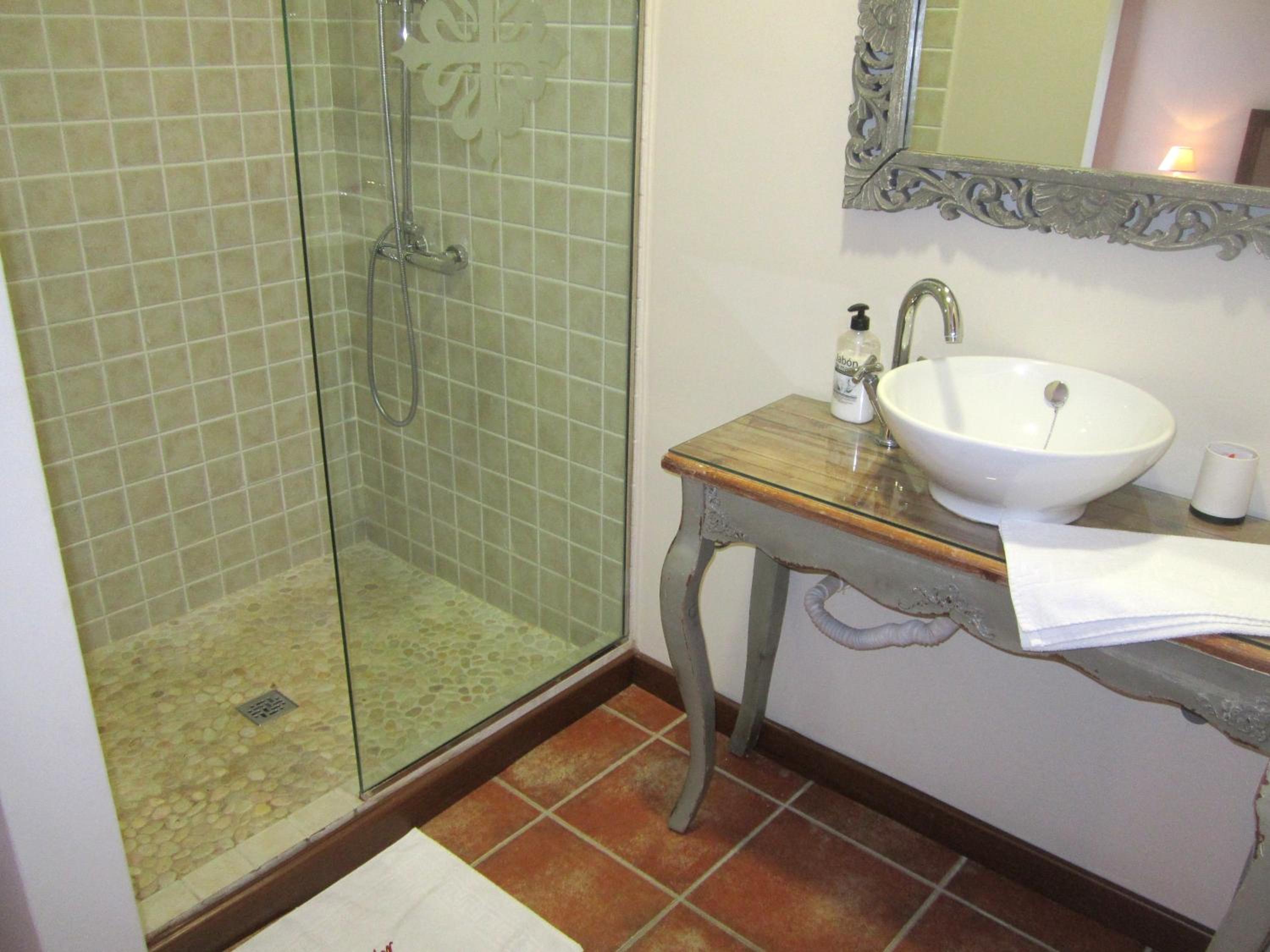 Superior Double or Twin Room with Pool View photo 2